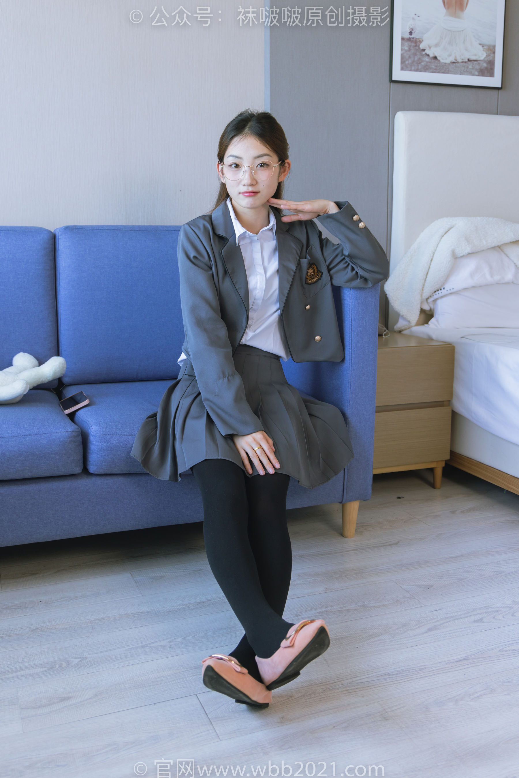 BoBoSocks袜啵啵 No.315 小沫 -平底鞋、厚黑丝、模特穿鞋及丝袜踩玩偶小熊剧情