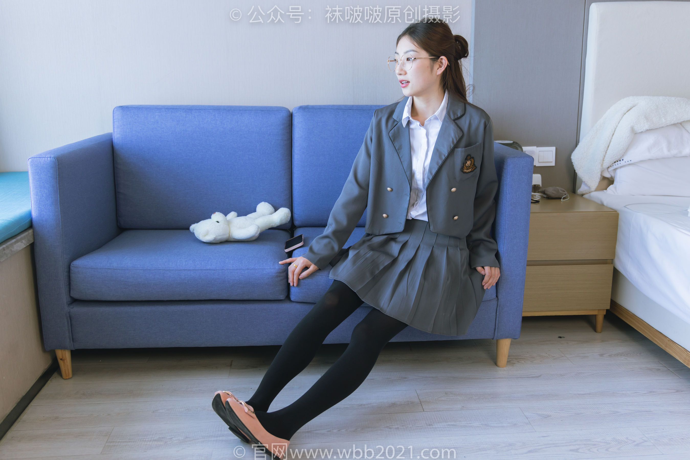 BoBoSocks袜啵啵 No.315 小沫 -平底鞋、厚黑丝、模特穿鞋及丝袜踩玩偶小熊剧情