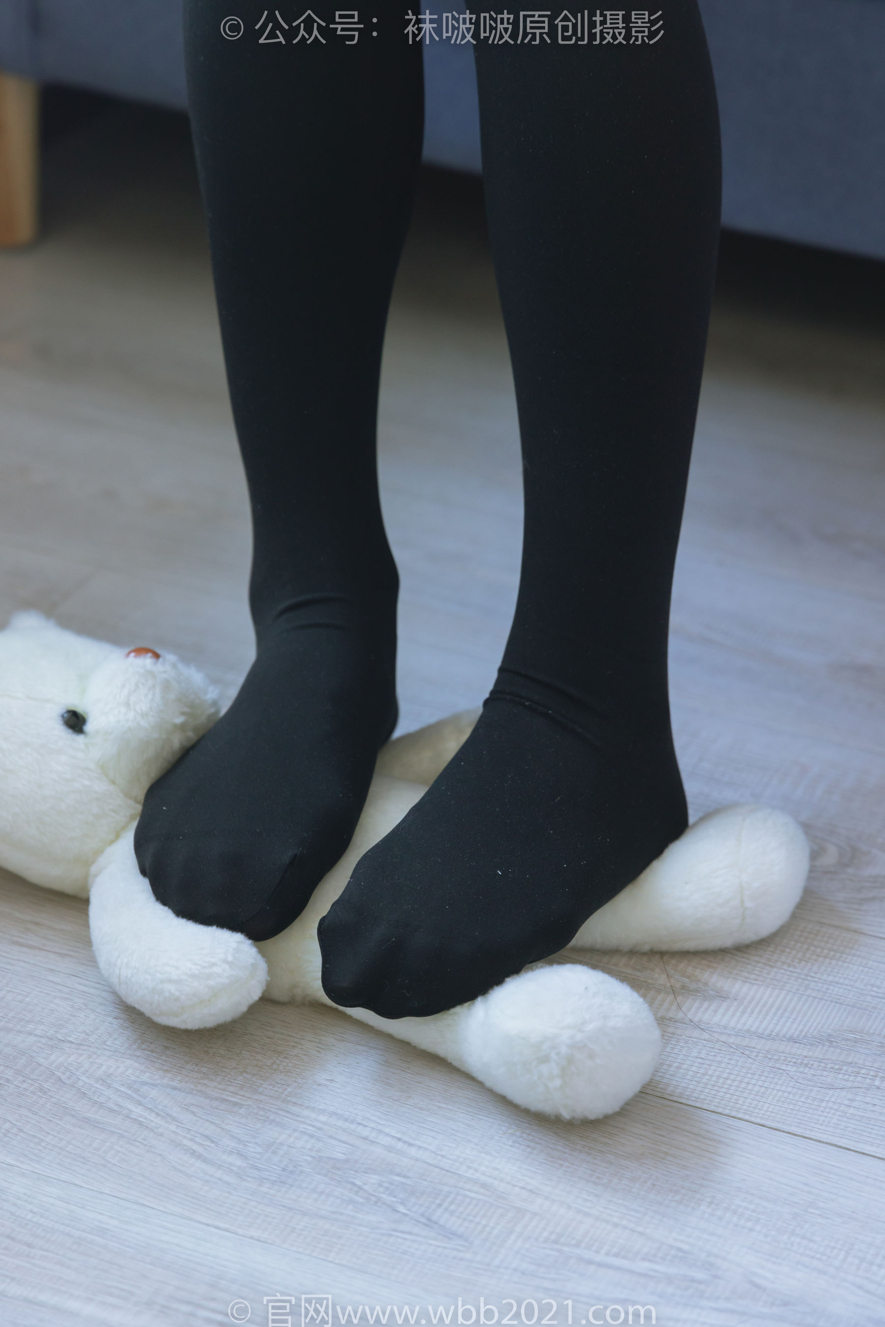 BoBoSocks袜啵啵 No.315 小沫 -平底鞋、厚黑丝、模特穿鞋及丝袜踩玩偶小熊剧情