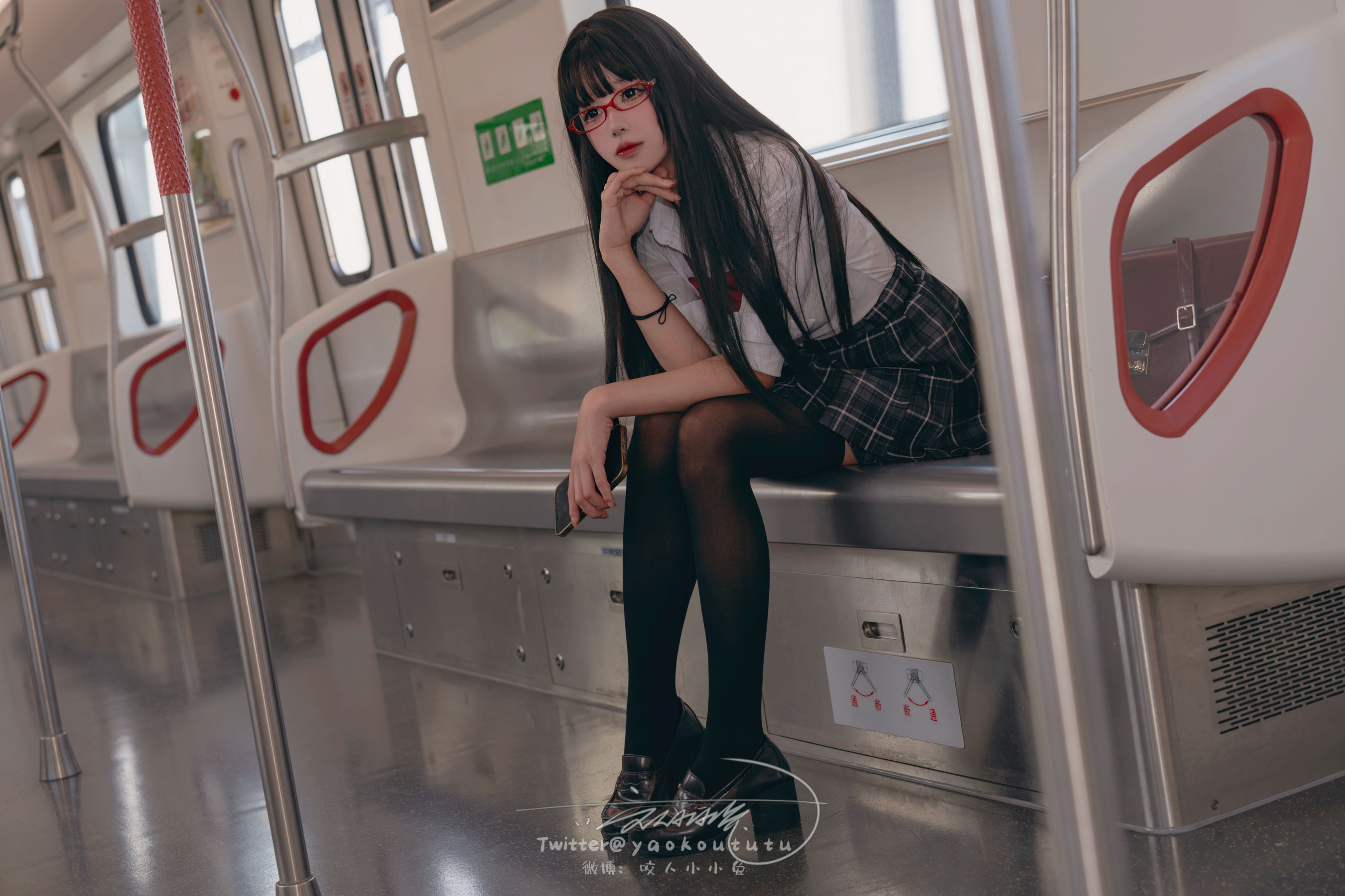咬一口兔娘 - 电车惊魂