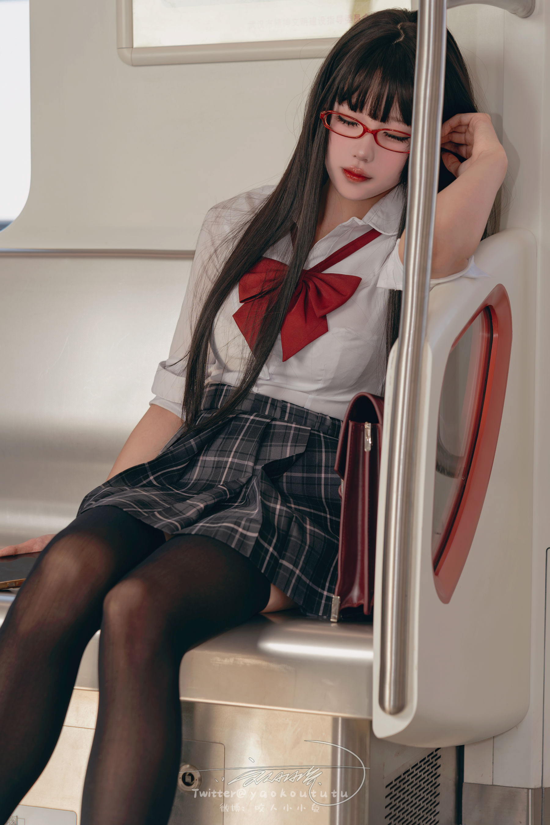 咬一口兔娘 - 电车惊魂