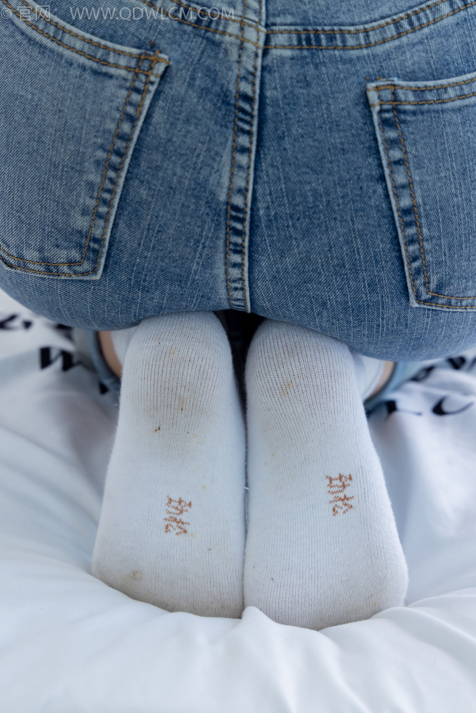 物恋传媒 No.1783 绒绒 -运动鞋、自然穿脏白棉袜