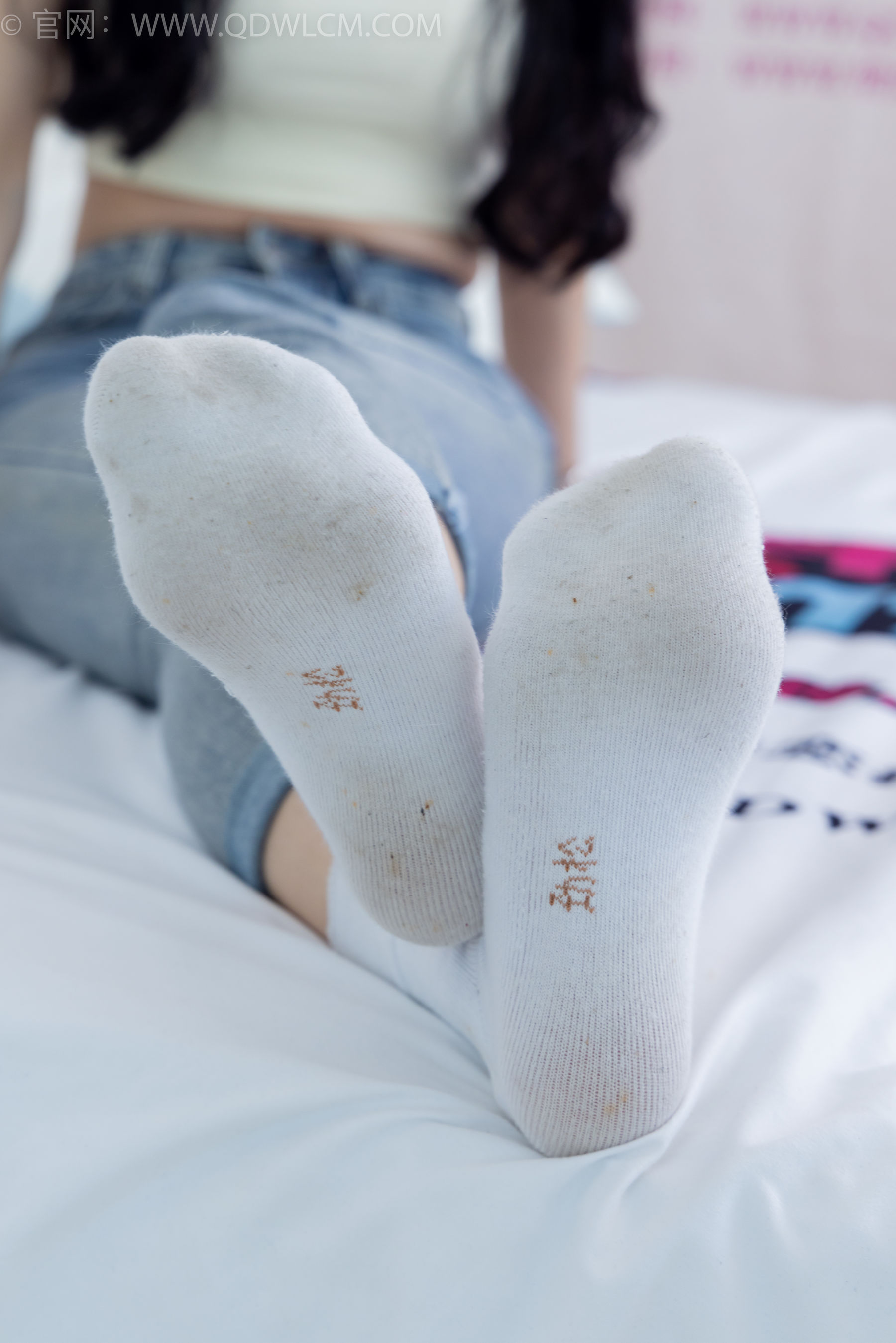 物恋传媒 No.1783 绒绒 -运动鞋、自然穿脏白棉袜