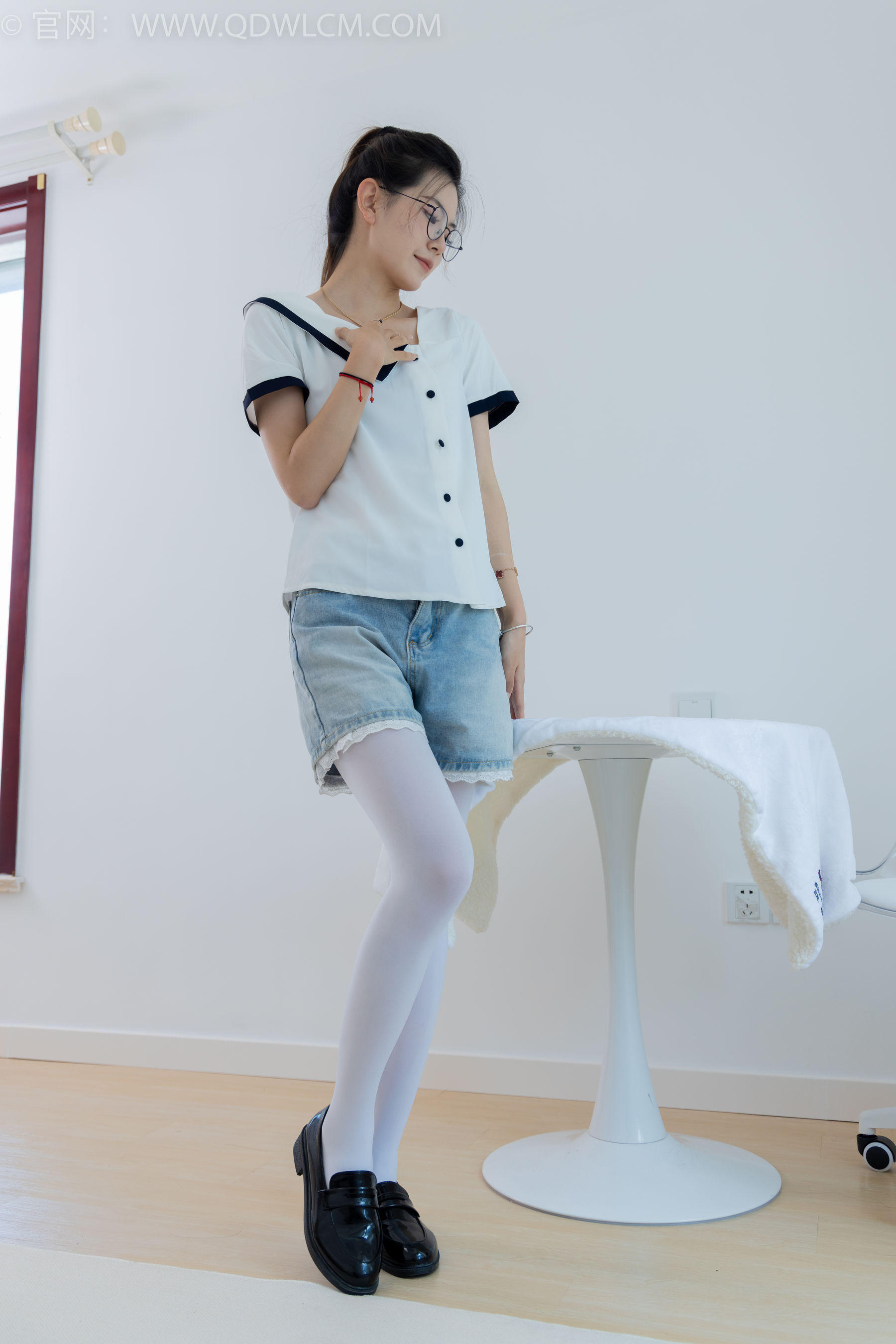 物恋传媒 No.1785 青黛 -皮鞋、厚白丝、裸足