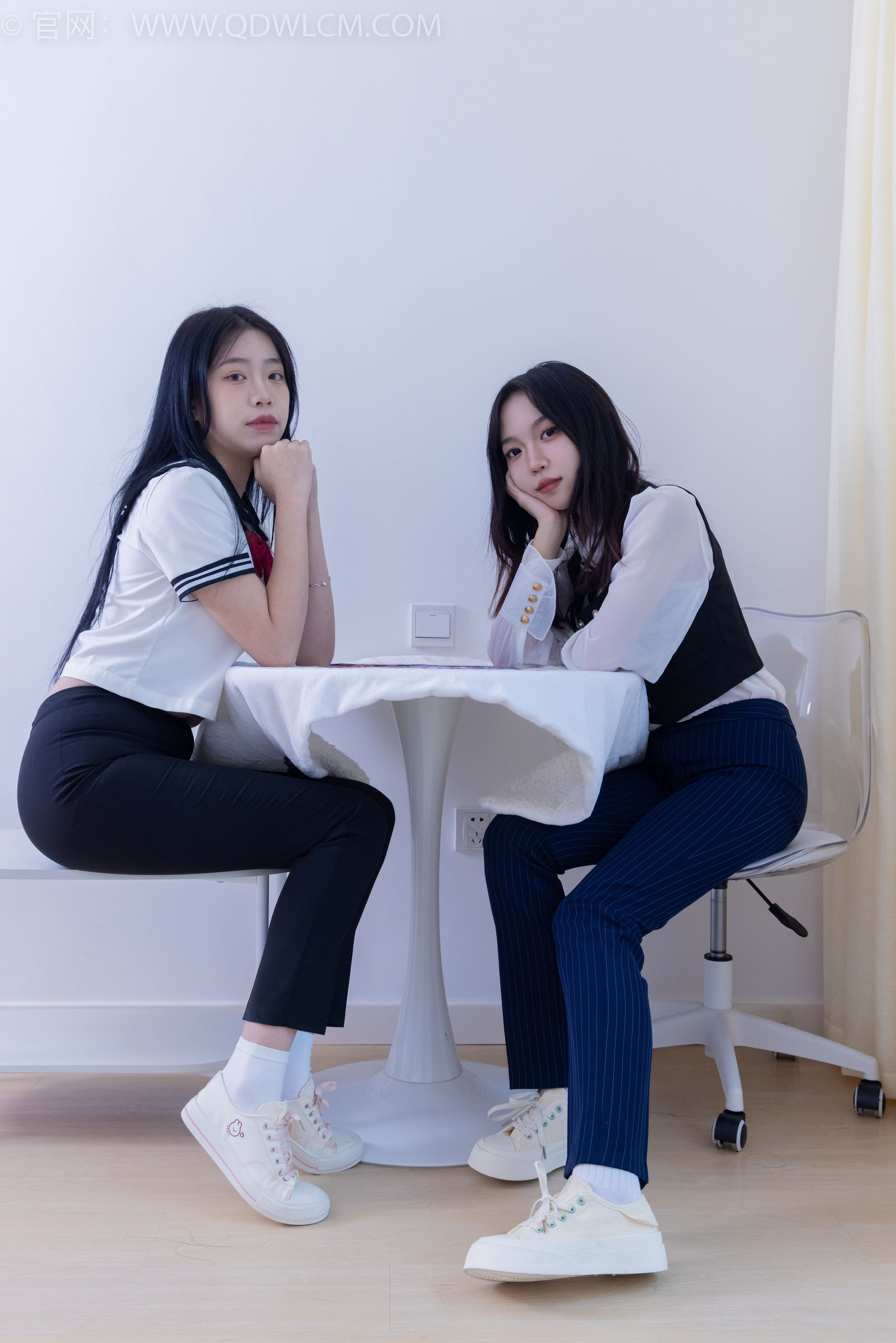 物恋传媒 No.1835 纱纱&小谷 -微风拂过