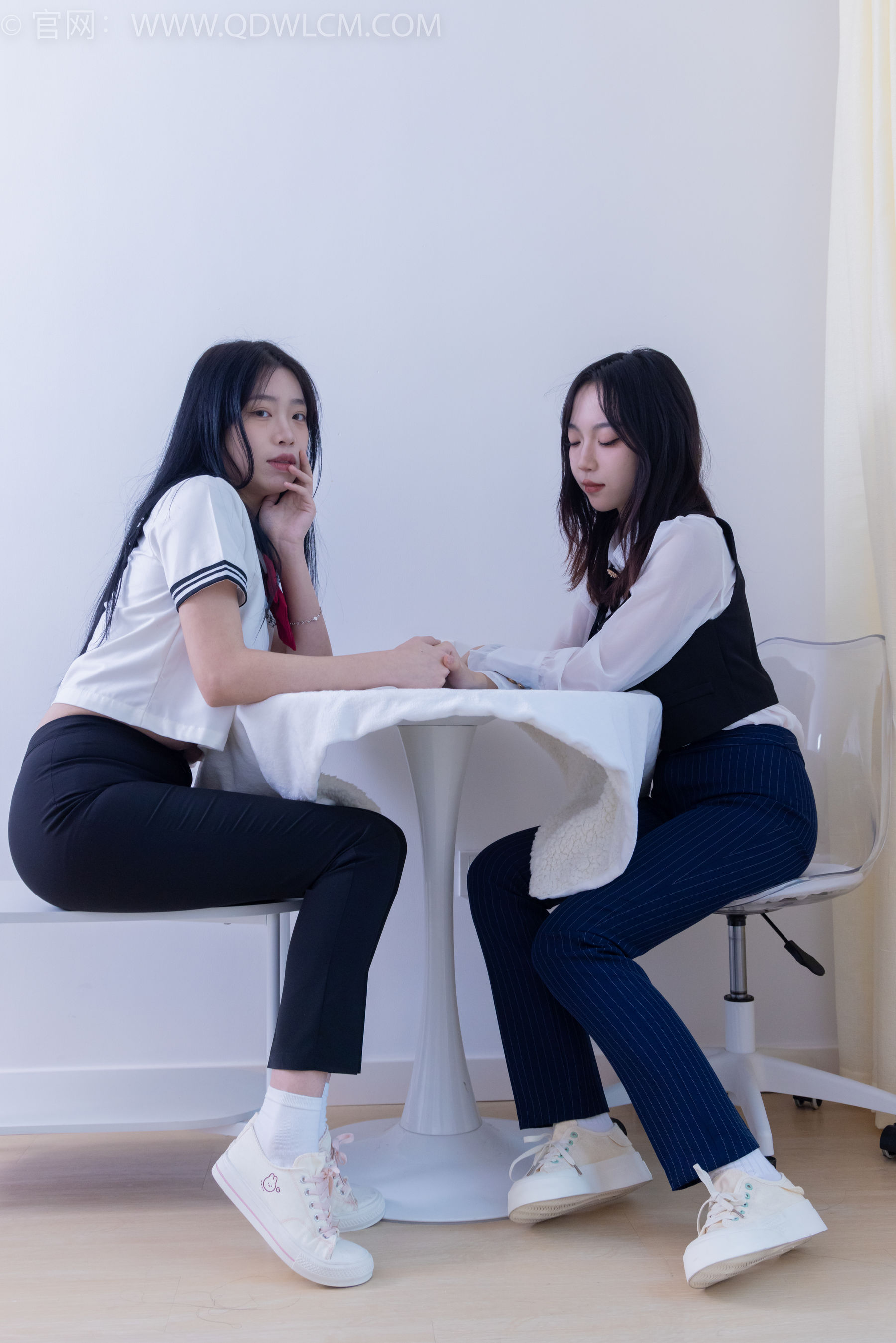 物恋传媒 No.1835 纱纱&小谷 -微风拂过