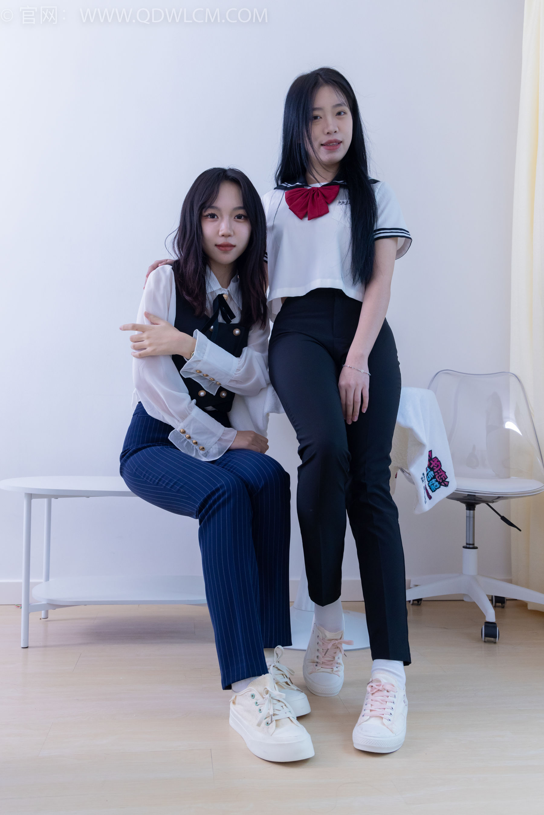 物恋传媒 No.1835 纱纱&小谷 -微风拂过