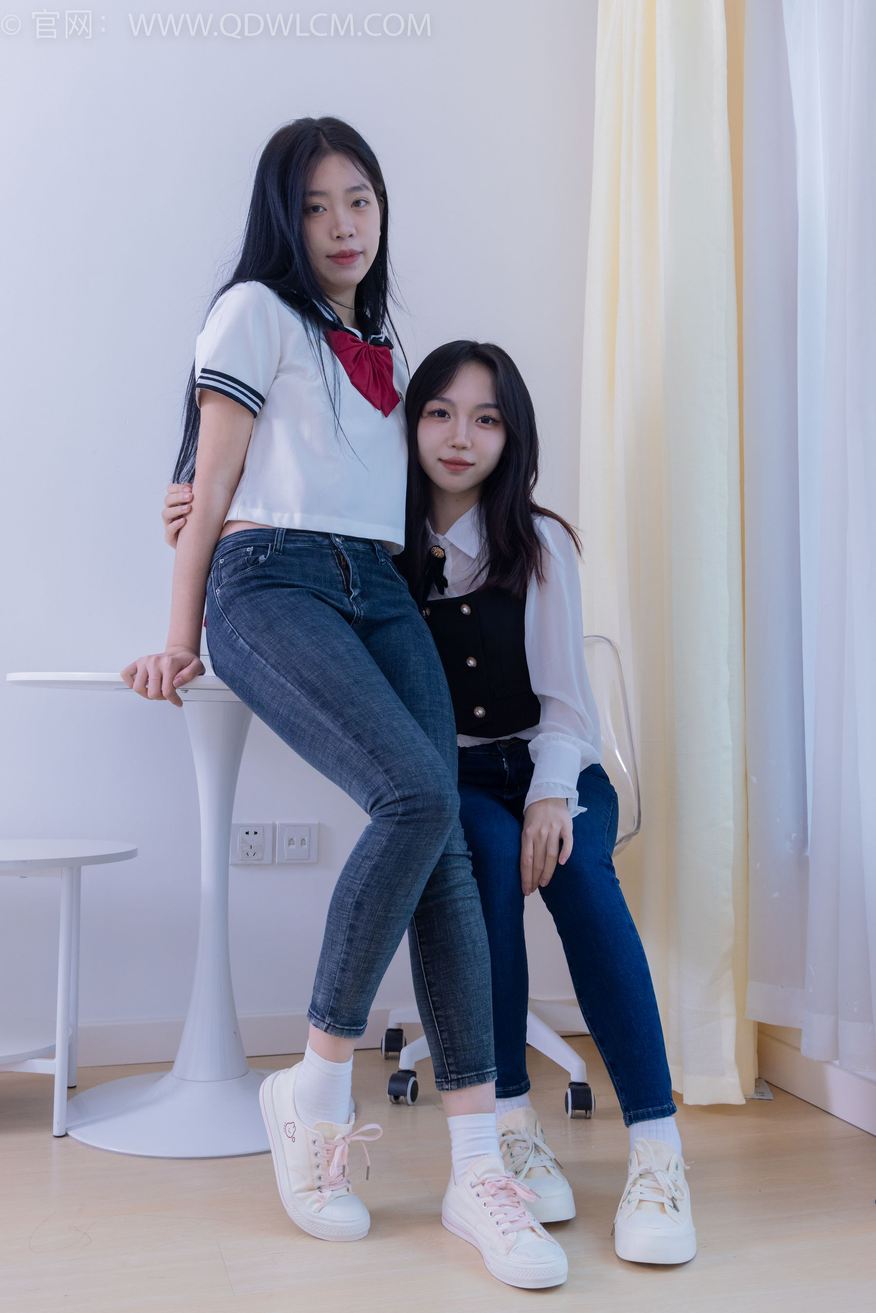 物恋传媒 No.1835 纱纱&小谷 -微风拂过
