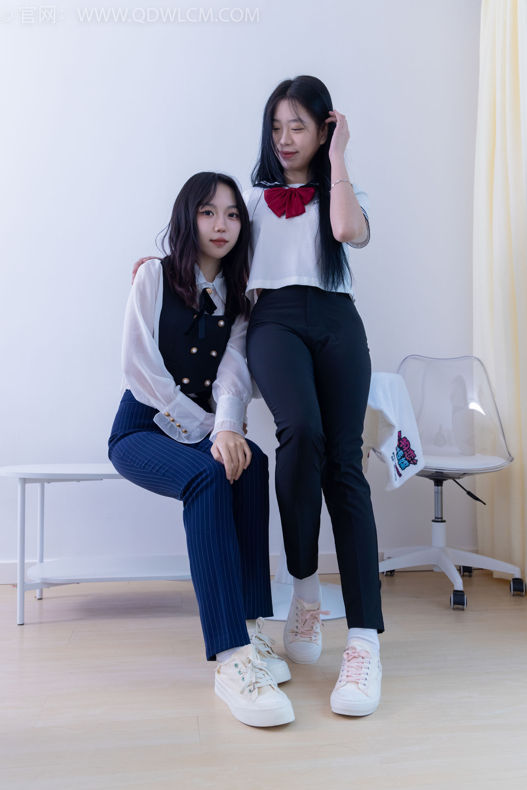 物恋传媒 No.1835 纱纱&小谷 -微风拂过