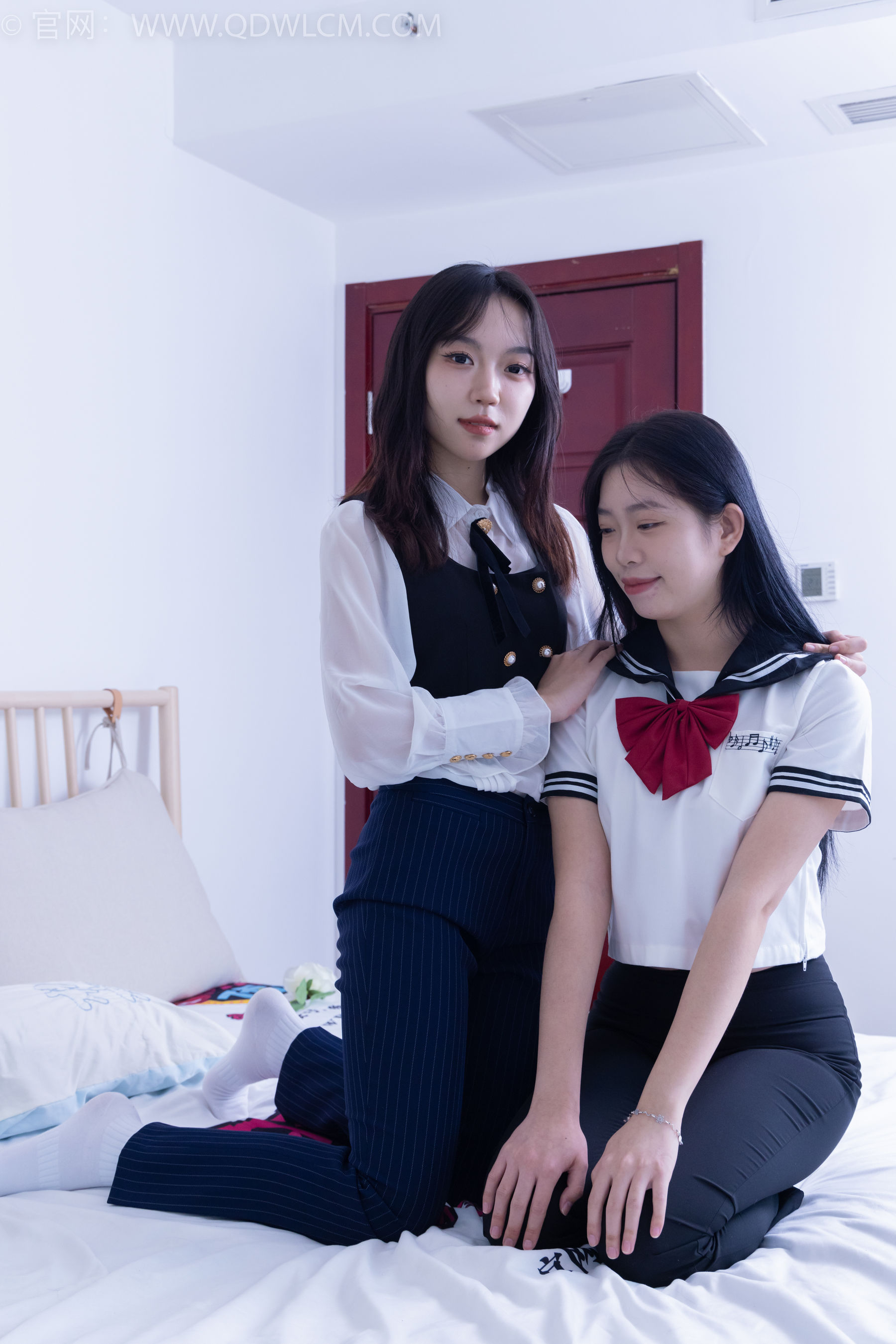 物恋传媒 No.1835 纱纱&小谷 -微风拂过
