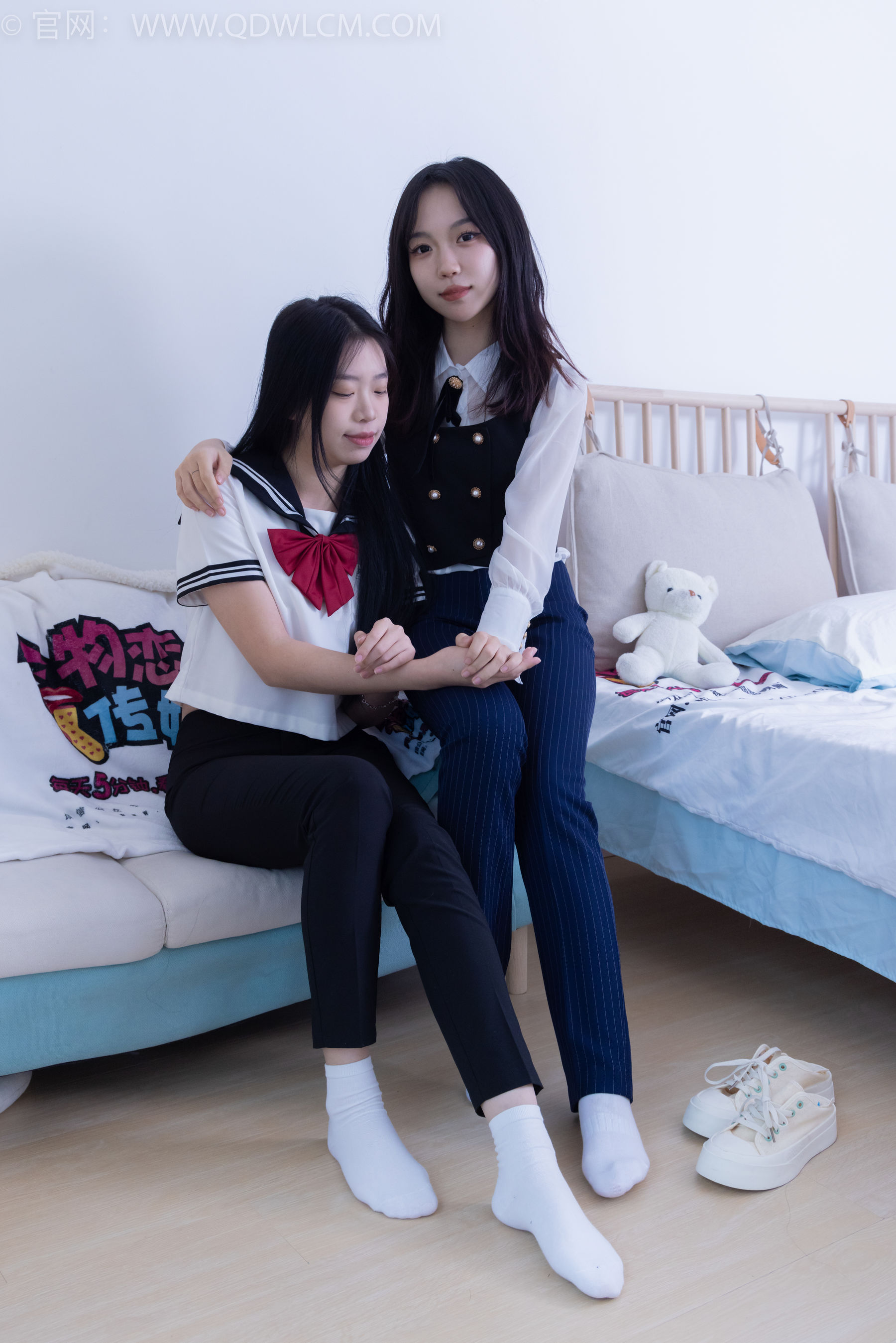物恋传媒 No.1835 纱纱&小谷 -微风拂过