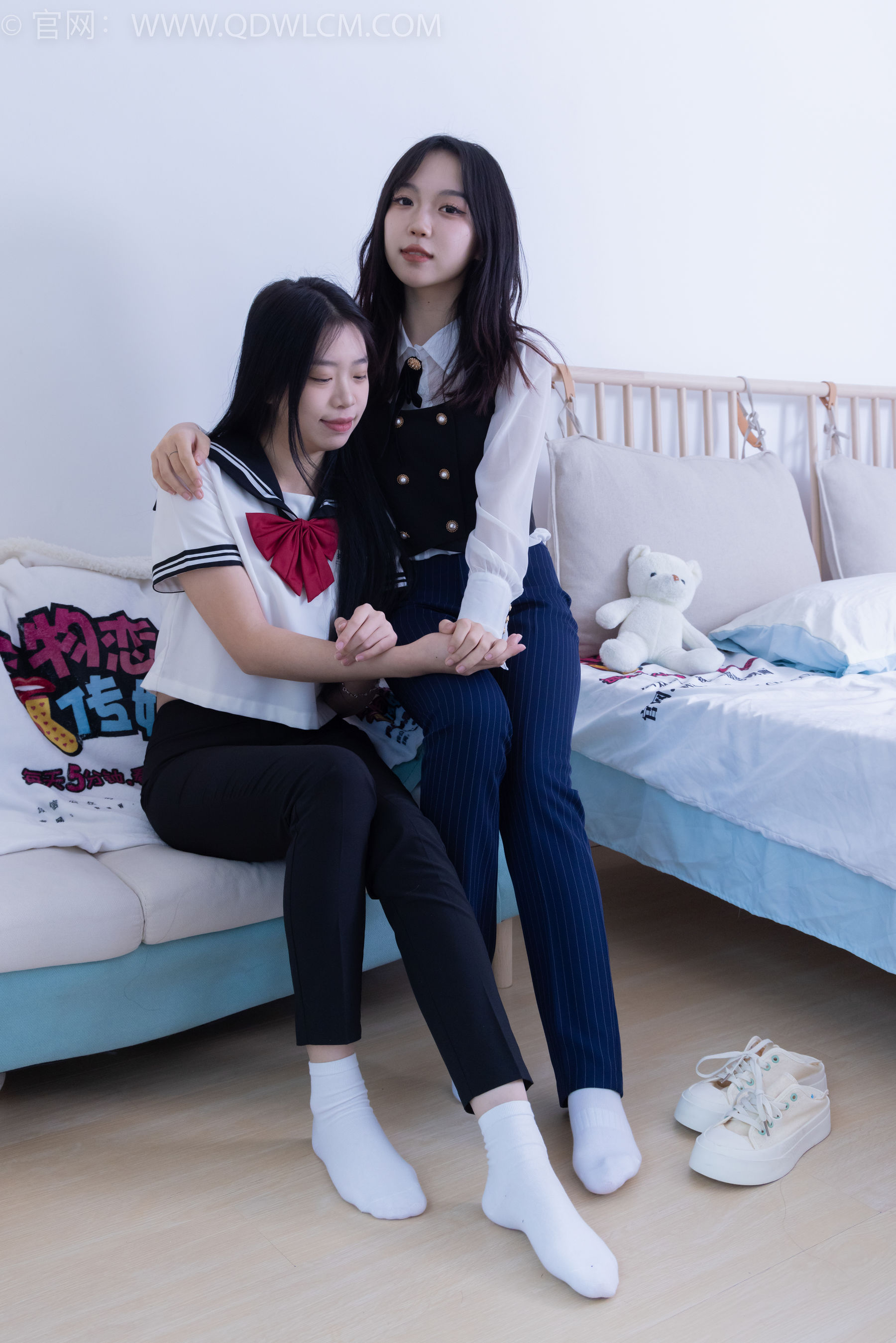 物恋传媒 No.1835 纱纱&小谷 -微风拂过