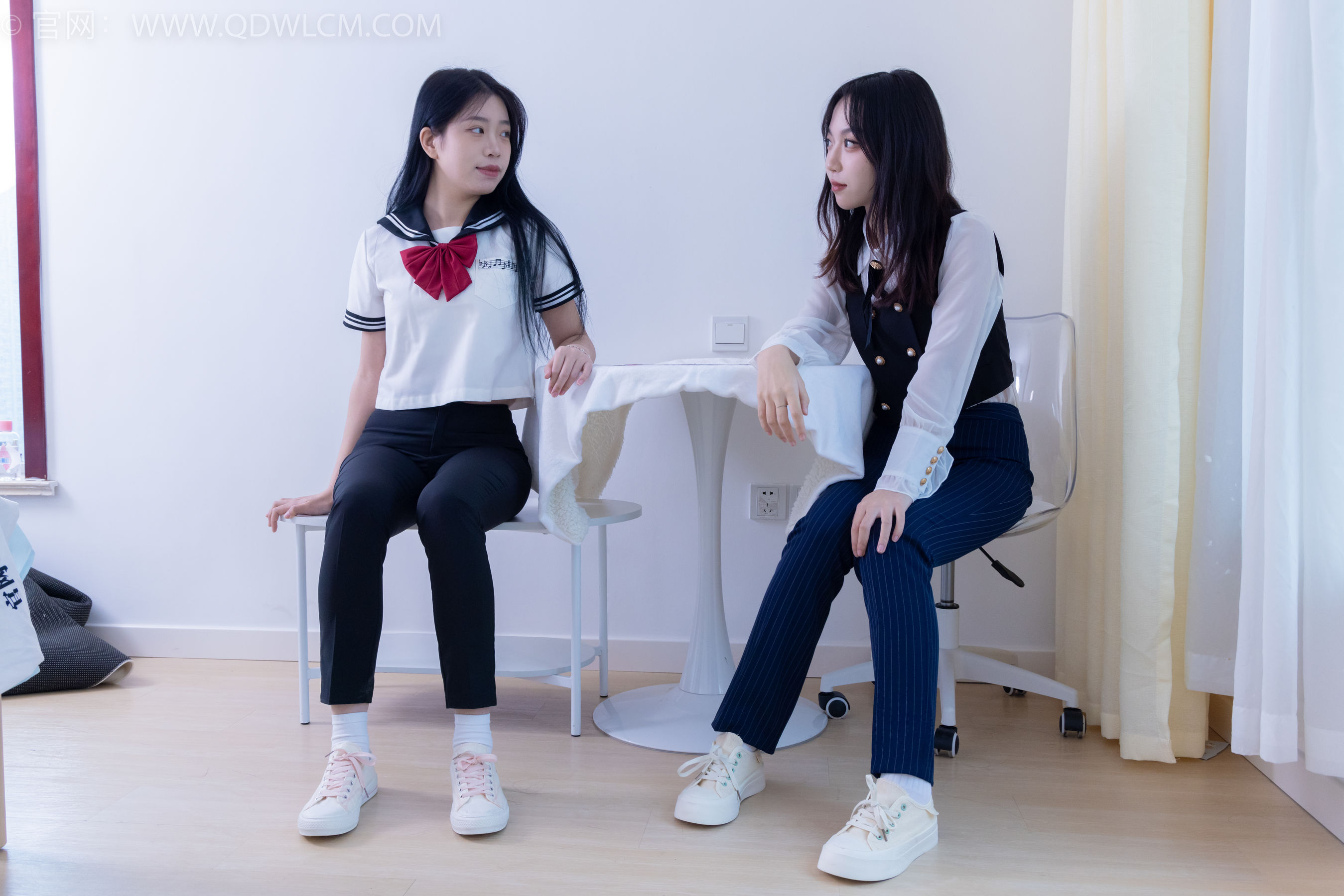 物恋传媒 No.1835 纱纱&小谷 -微风拂过