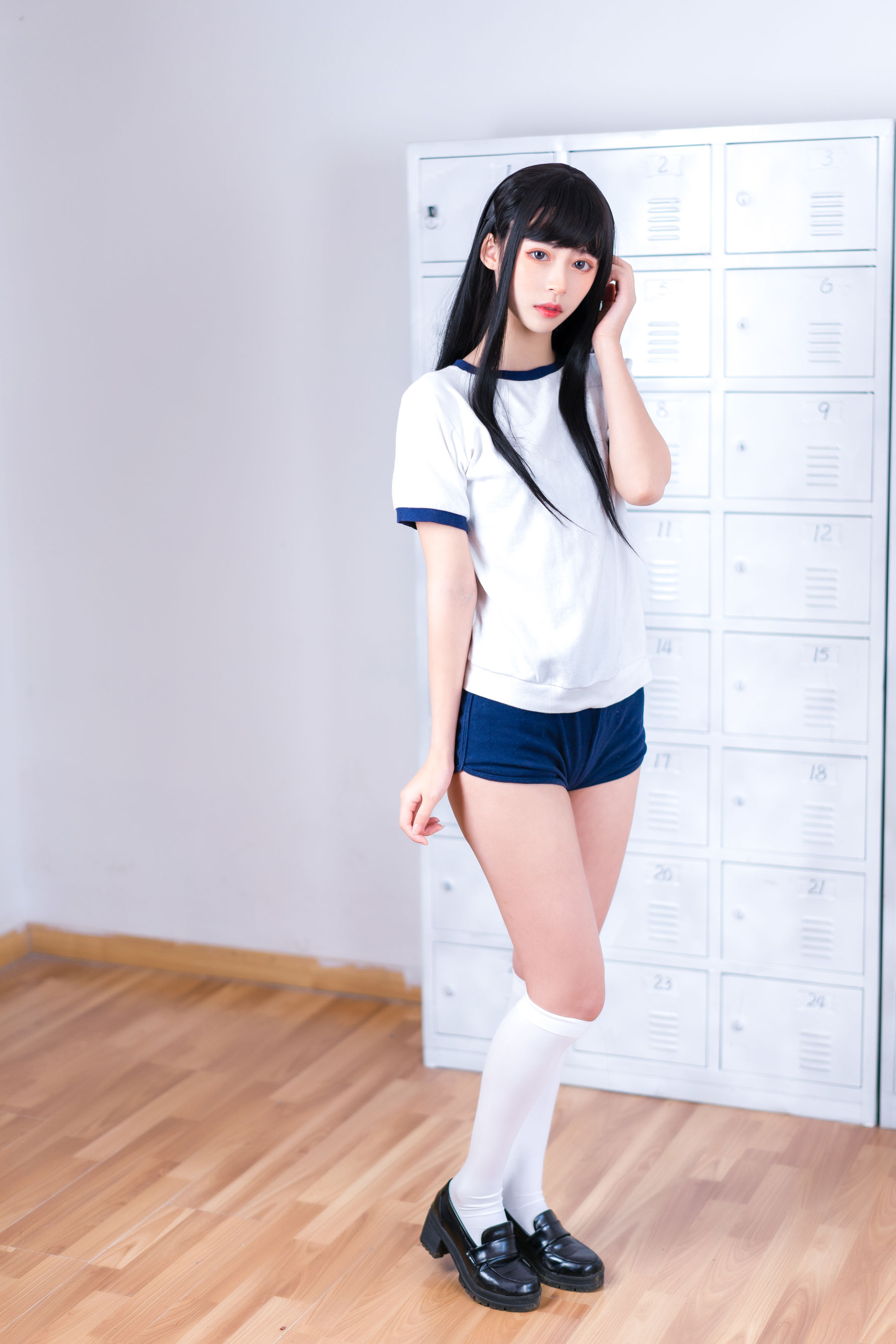 虫皿虫皿 - 体操服学妹