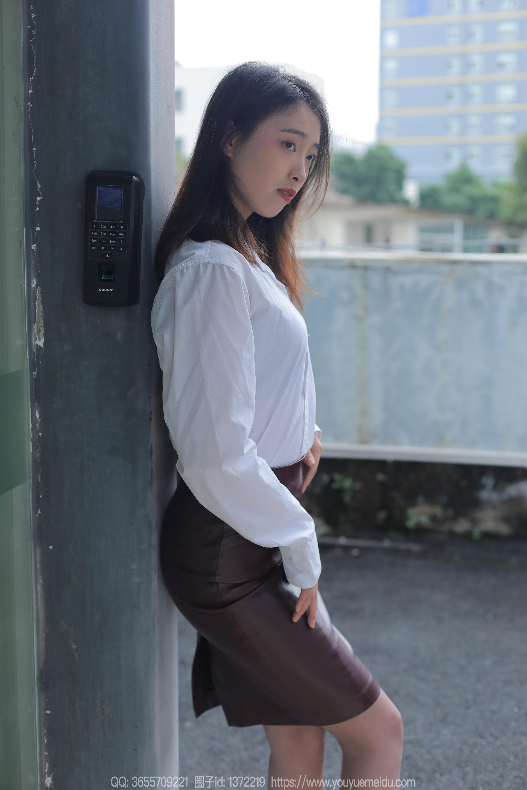 IESS异思趣向 - 模特： 小九 《停车跟随》