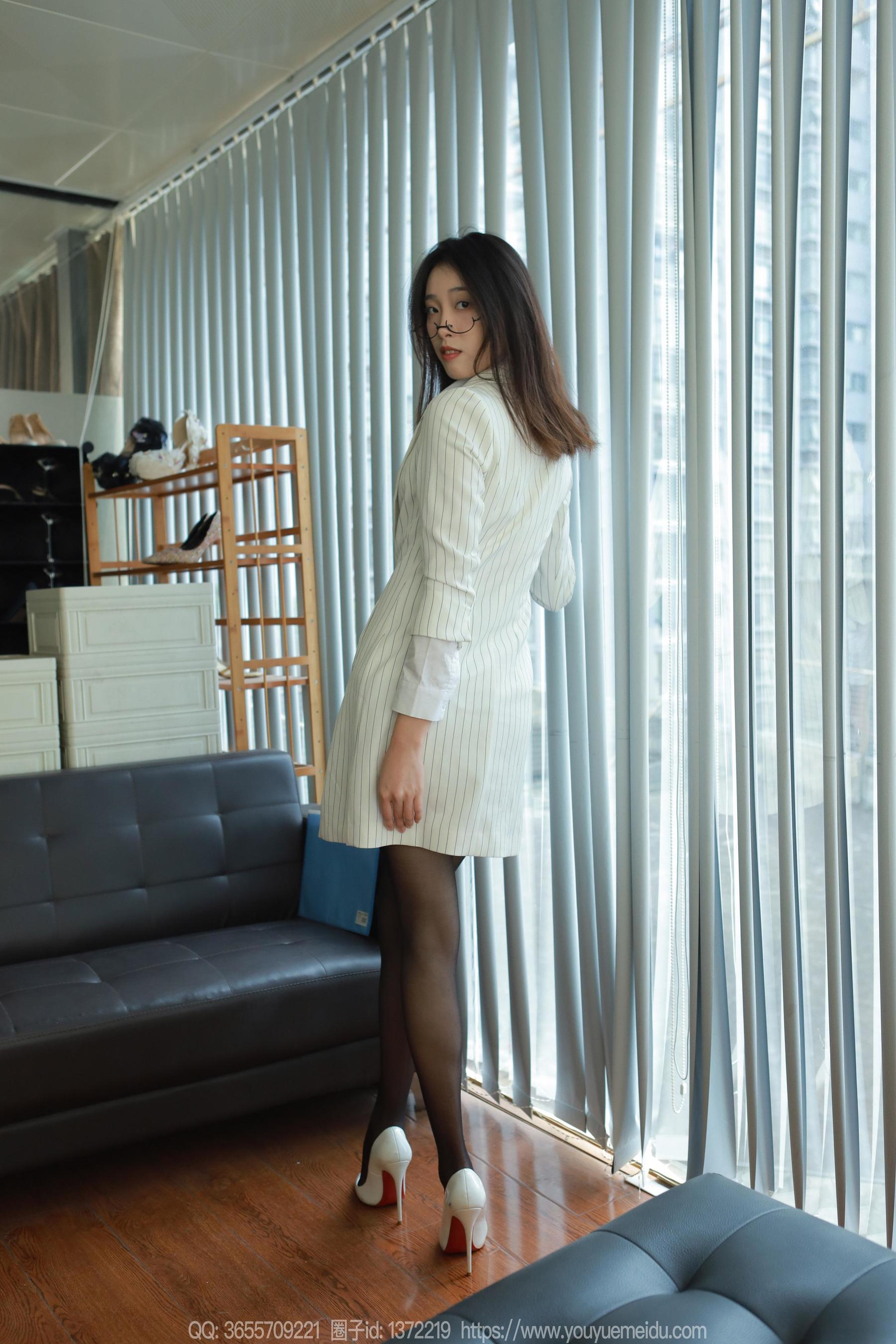 IESS异思趣向 - 模特： 小九 《反差女秘》