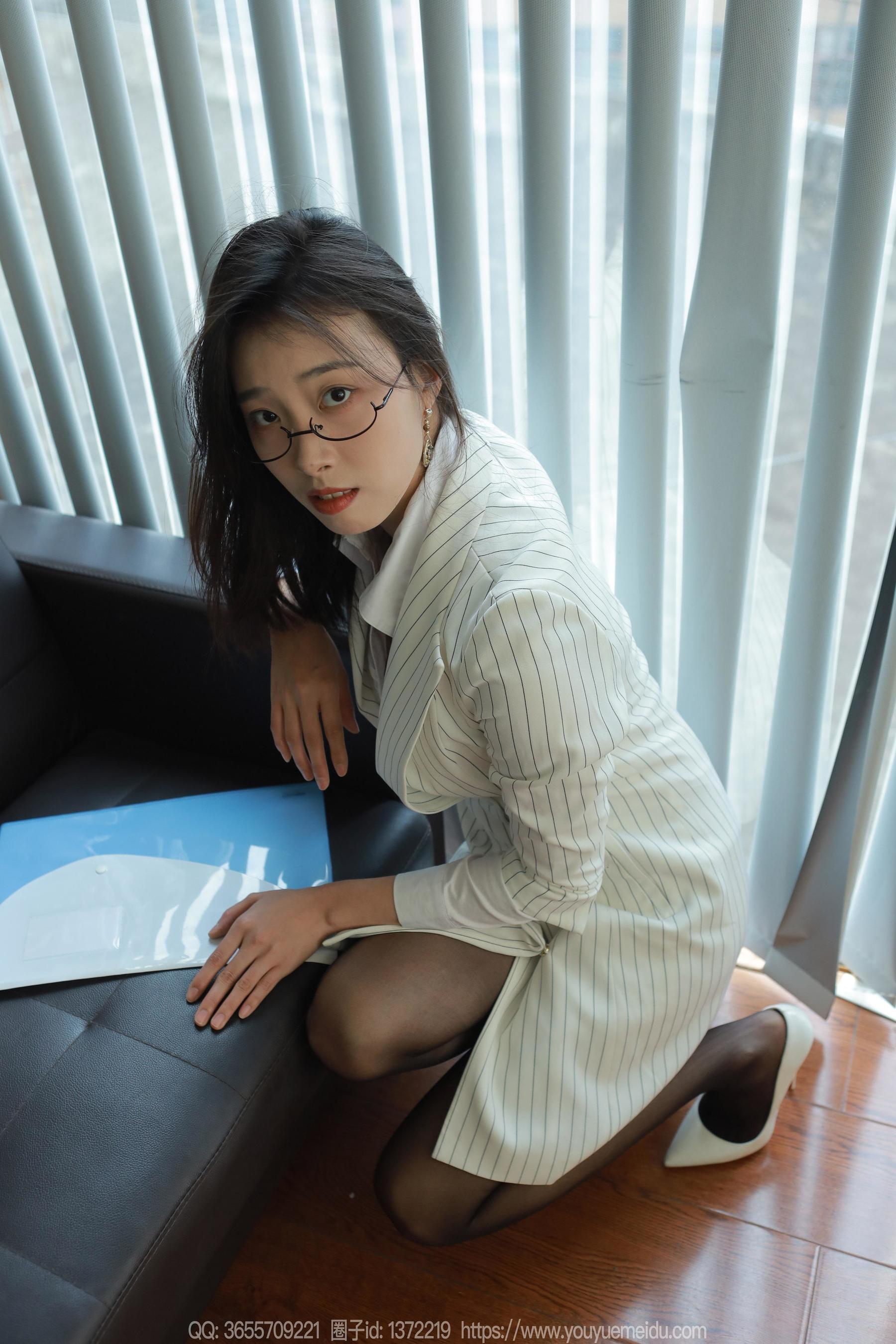 IESS异思趣向 - 模特： 小九 《反差女秘》