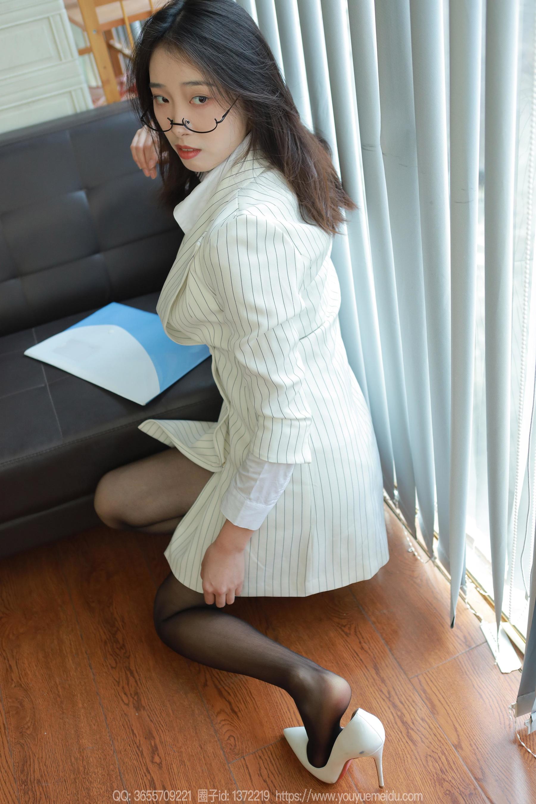 IESS异思趣向 - 模特： 小九 《反差女秘》