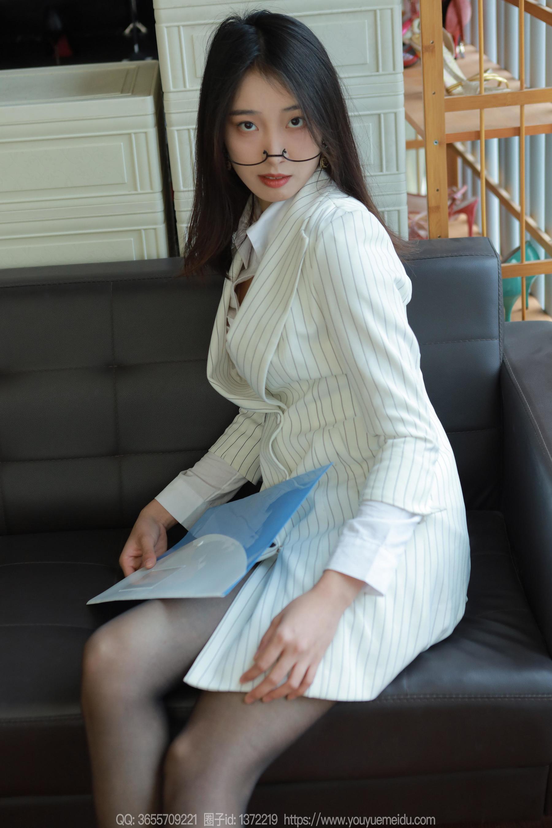 IESS异思趣向 - 模特： 小九 《反差女秘》