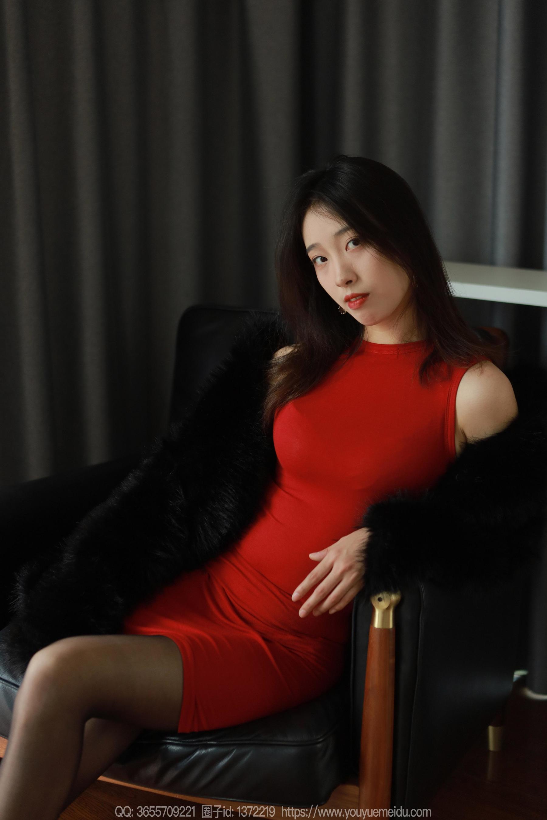 IESS异思趣向 - 模特： 小九 《红色包臀裙（上）》