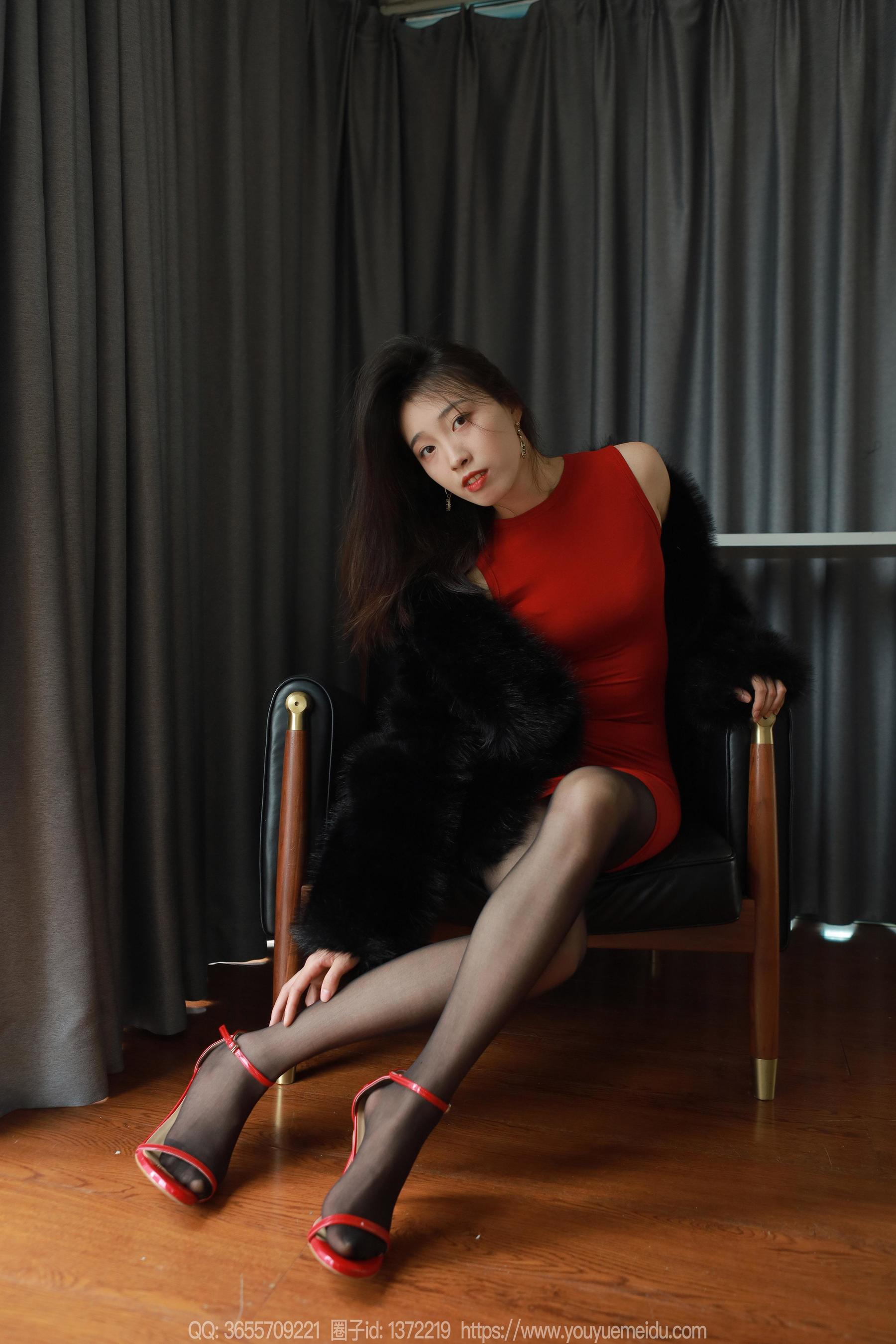 IESS异思趣向 - 模特： 小九 《红色包臀裙（上）》