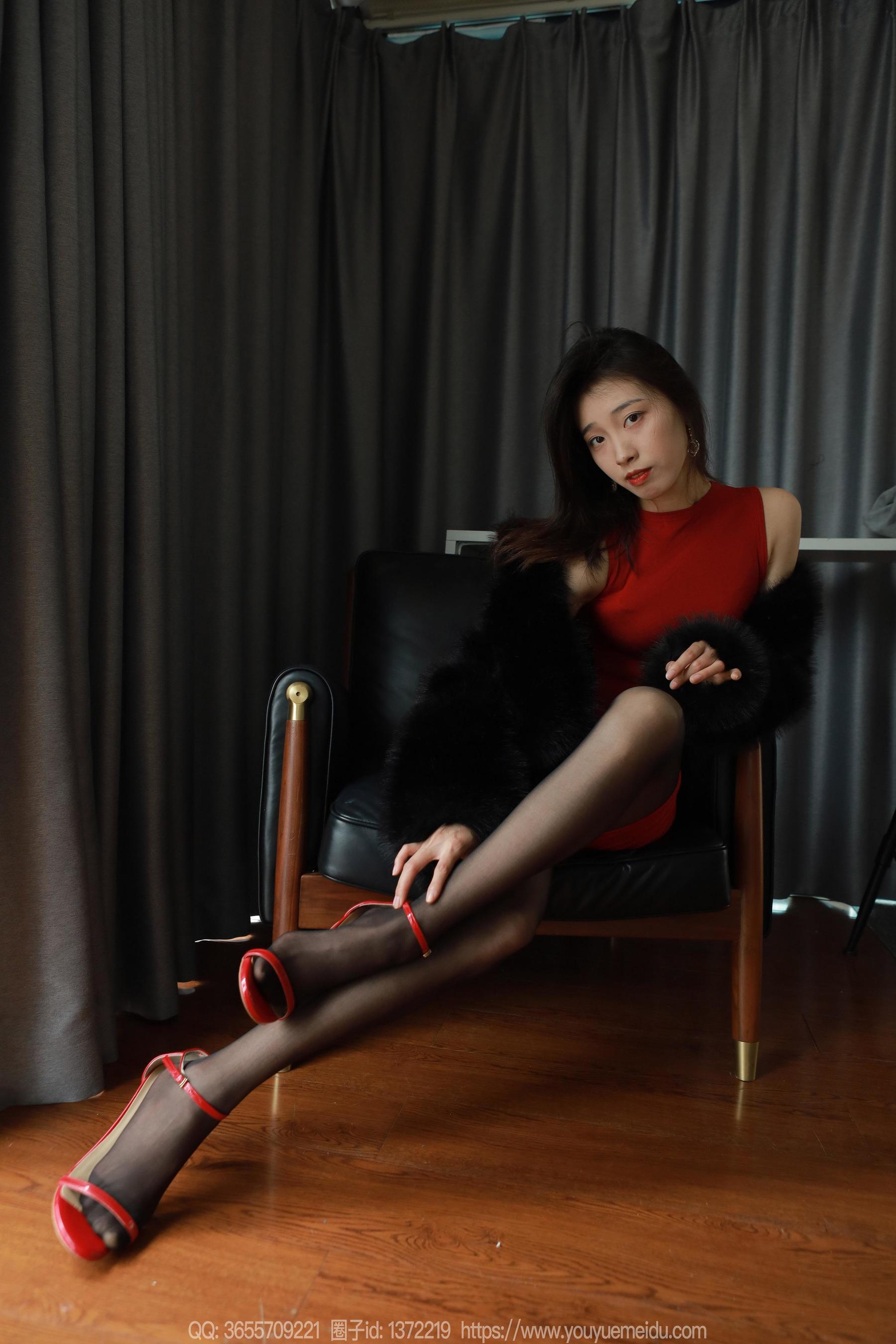 IESS异思趣向 - 模特： 小九 《红色包臀裙（上）》