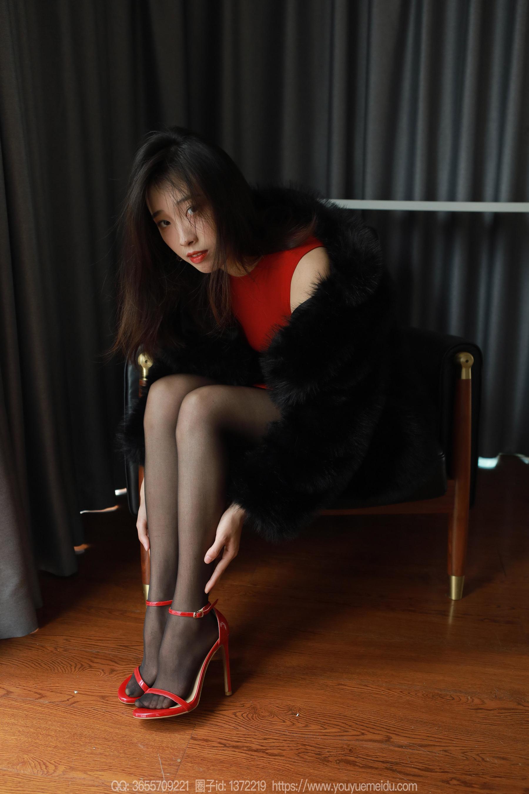 IESS异思趣向 - 模特： 小九 《红色包臀裙（上）》