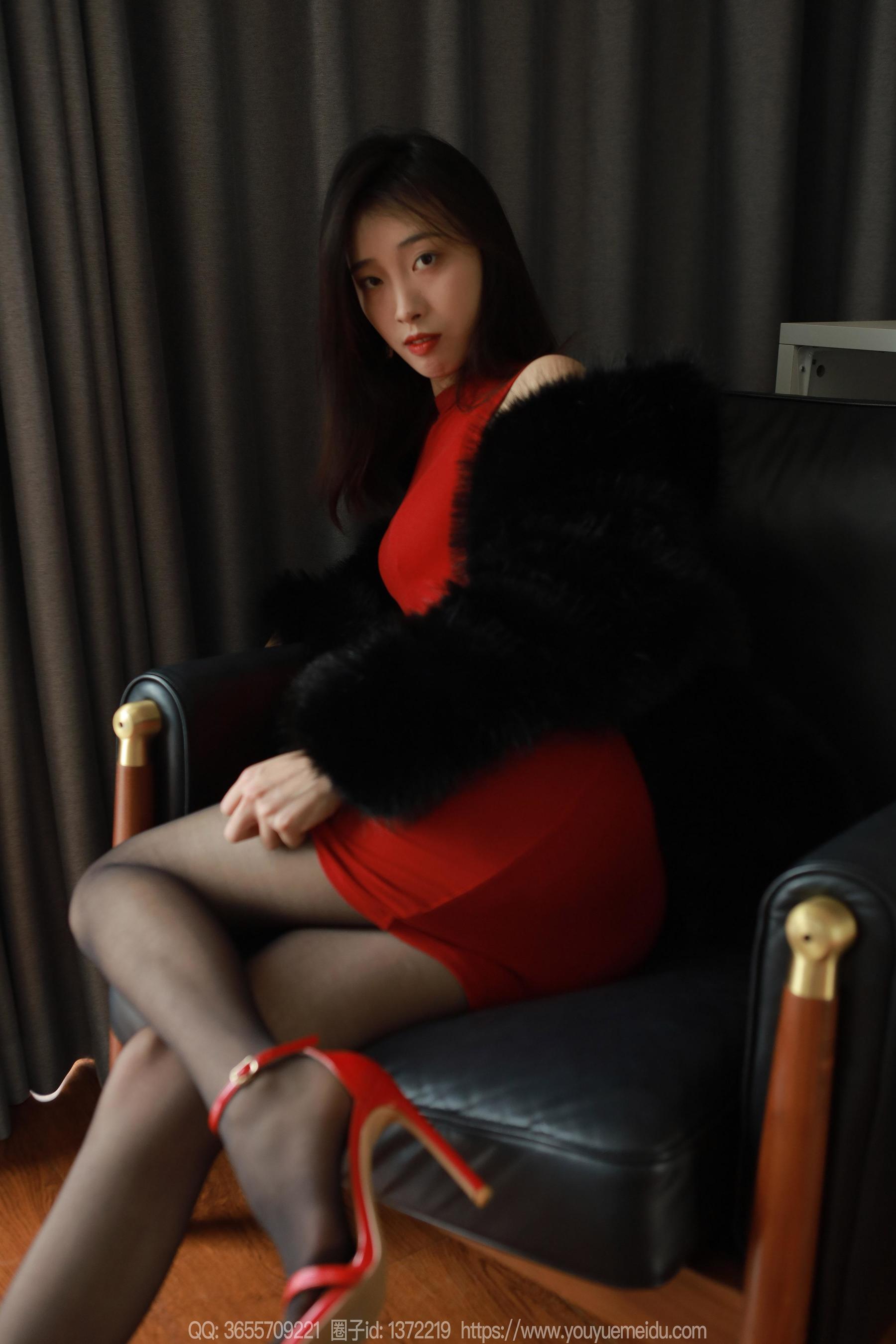 IESS异思趣向 - 模特： 小九 《红色包臀裙（上）》
