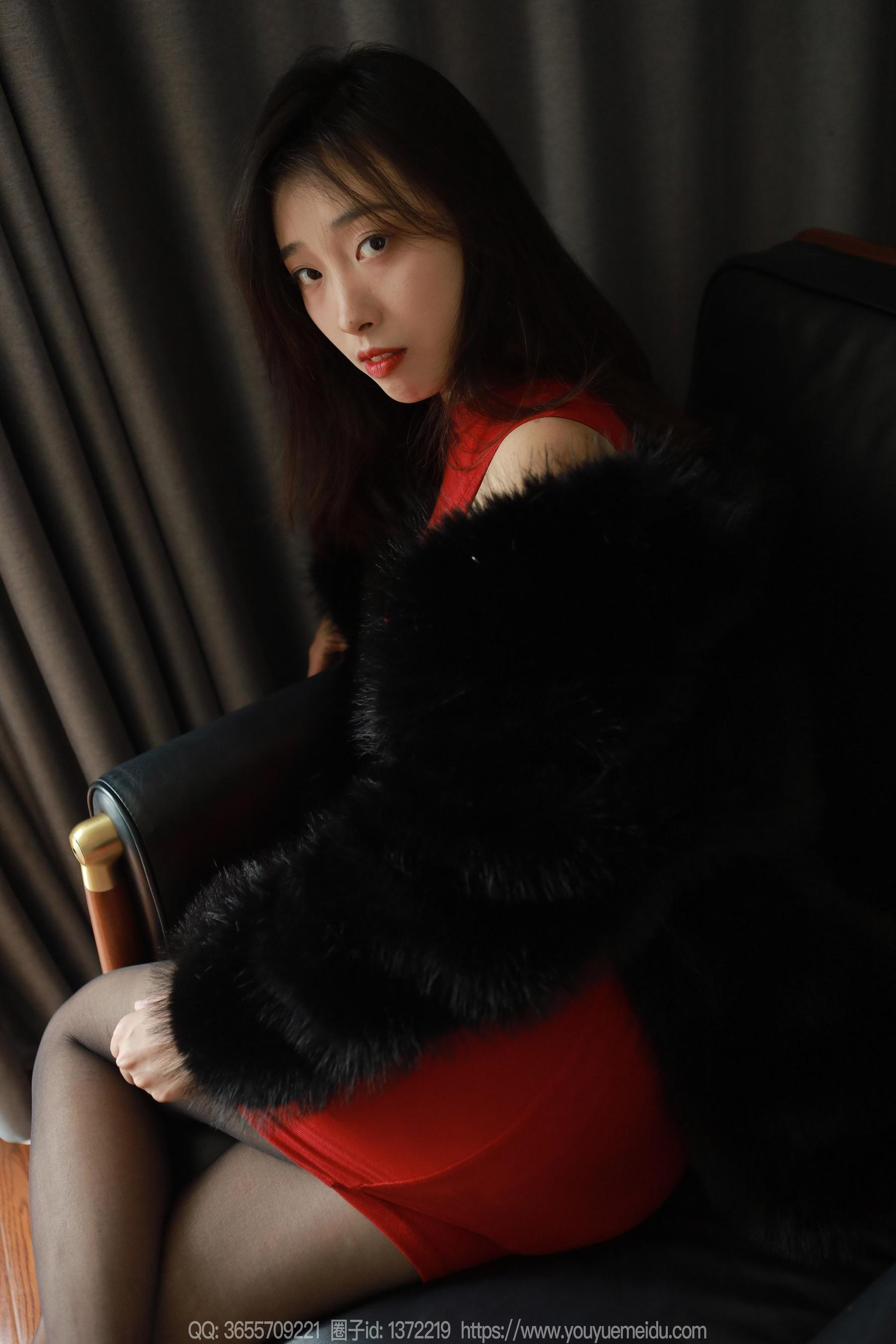 IESS异思趣向 - 模特： 小九 《红色包臀裙（上）》
