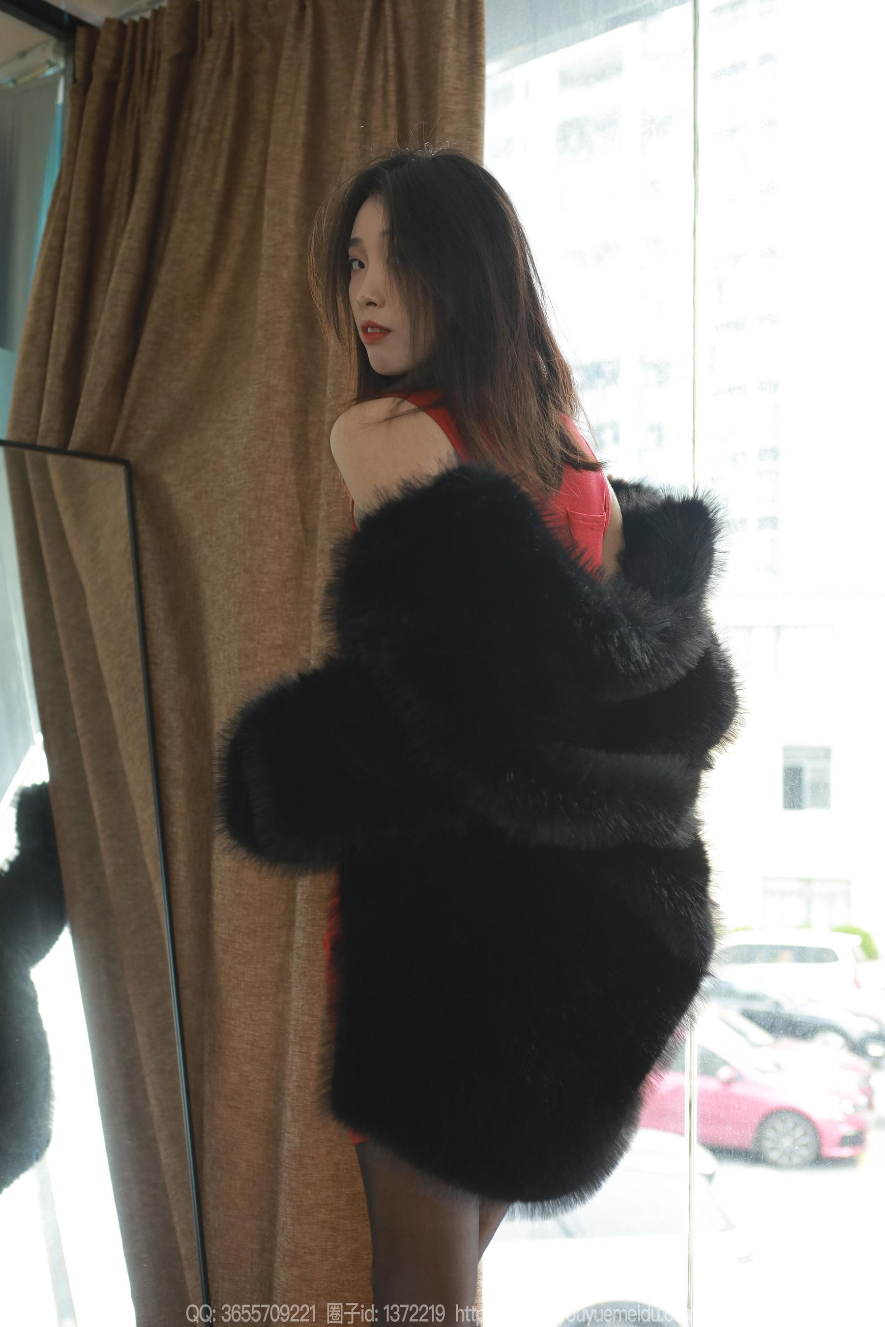 IESS异思趣向 - 模特： 小九 《红色包臀裙（上）》