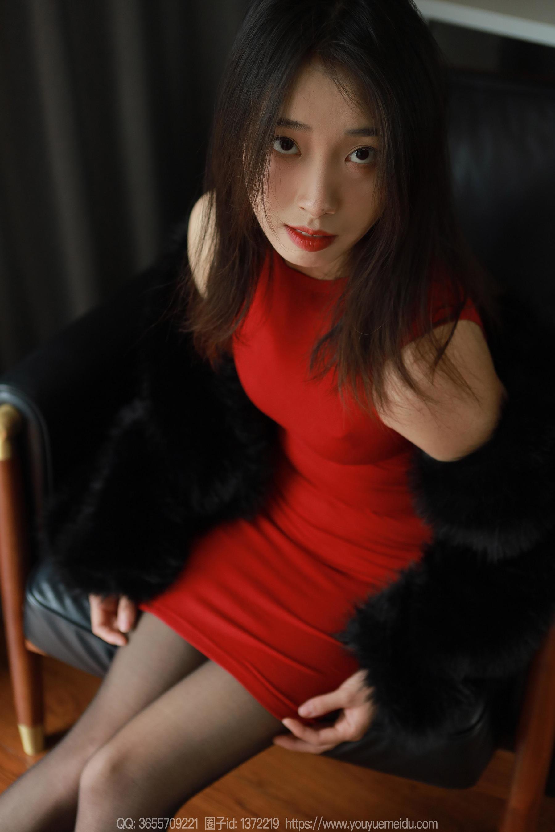 IESS异思趣向 - 模特： 小九 《红色包臀裙（上）》