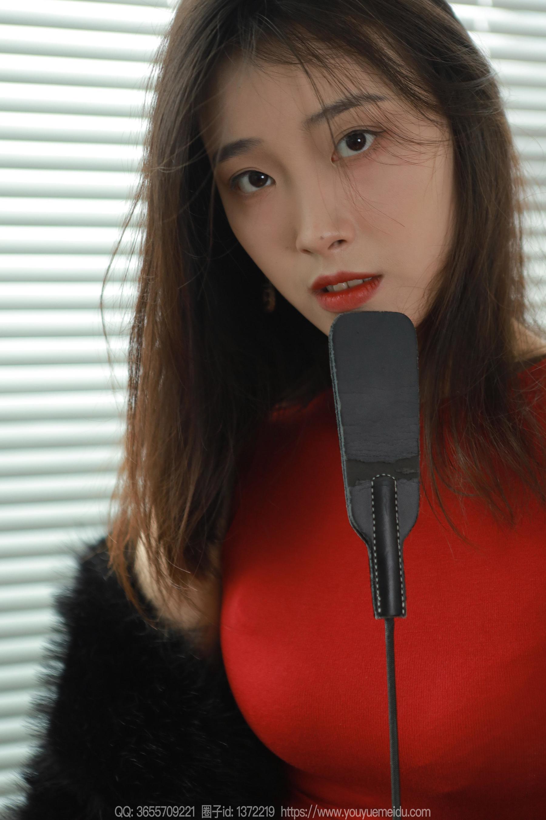 IESS异思趣向 - 模特： 小九 《红色包臀裙（下）》