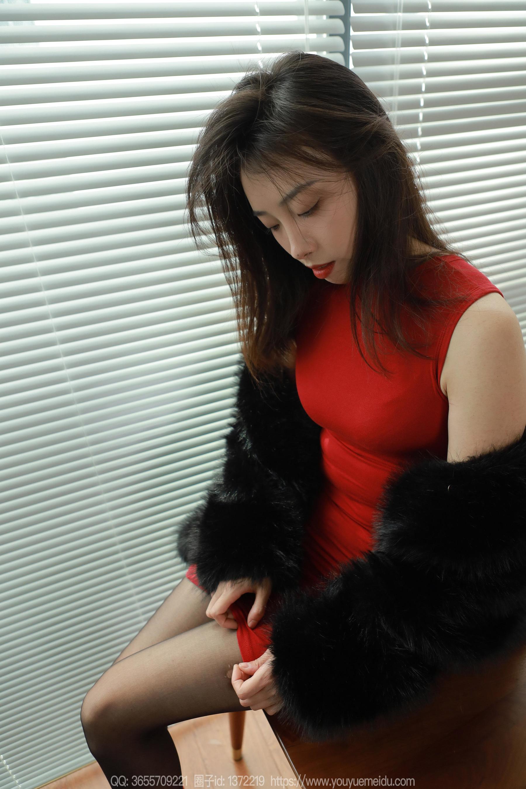 IESS异思趣向 - 模特： 小九 《红色包臀裙（下）》