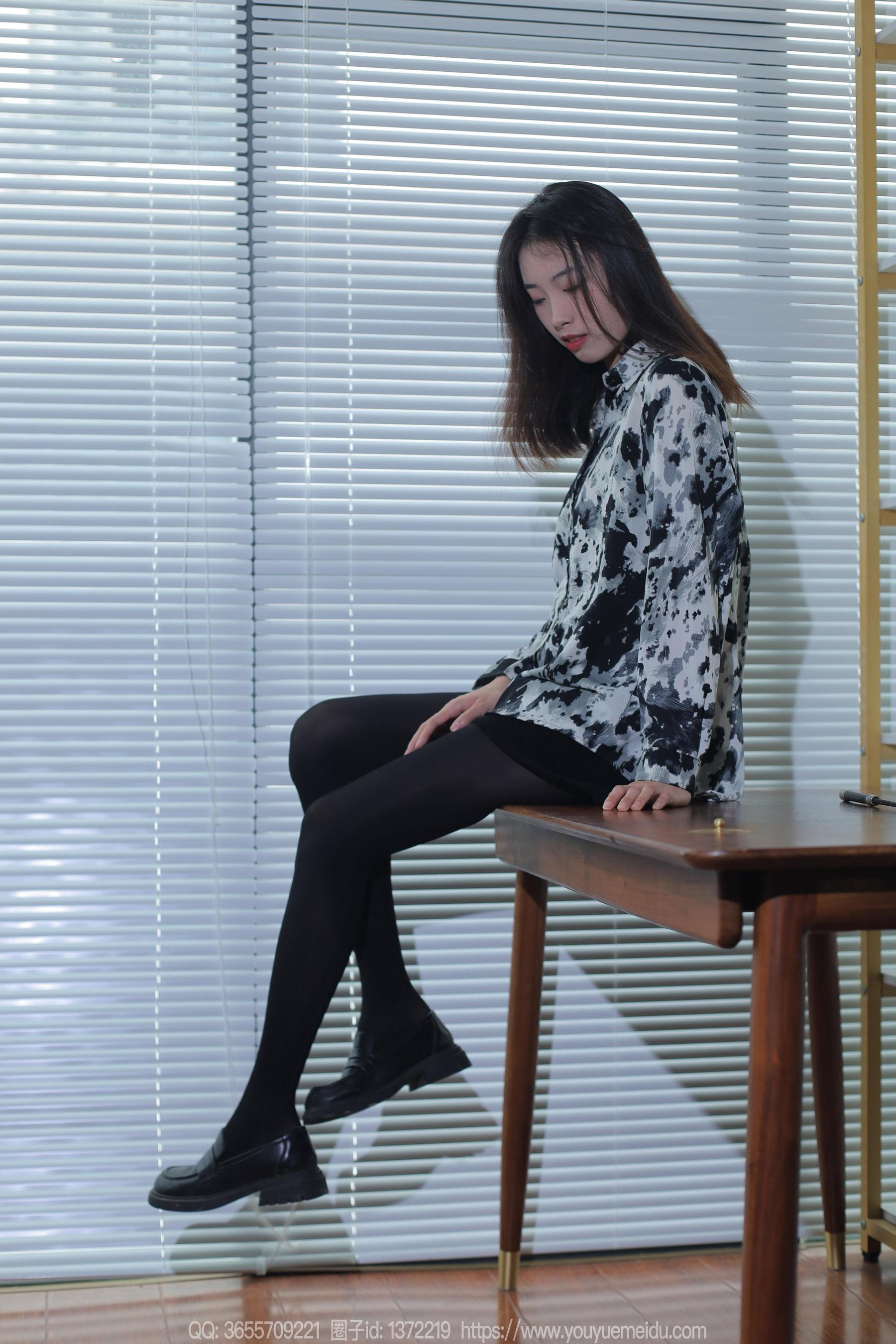 IESS异思趣向 - 模特： 小九 《黑色厚袜》