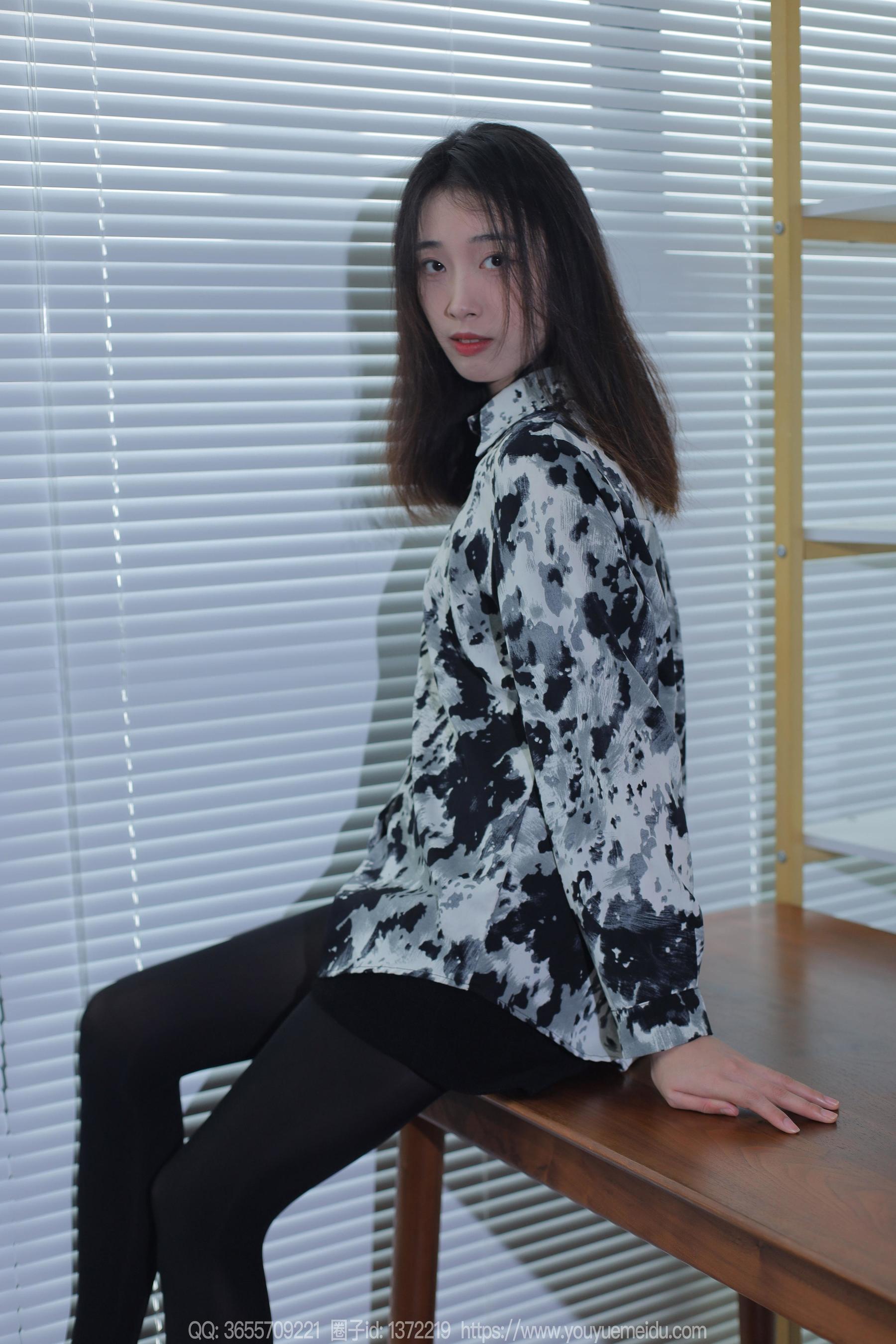 IESS异思趣向 - 模特： 小九 《黑色厚袜》