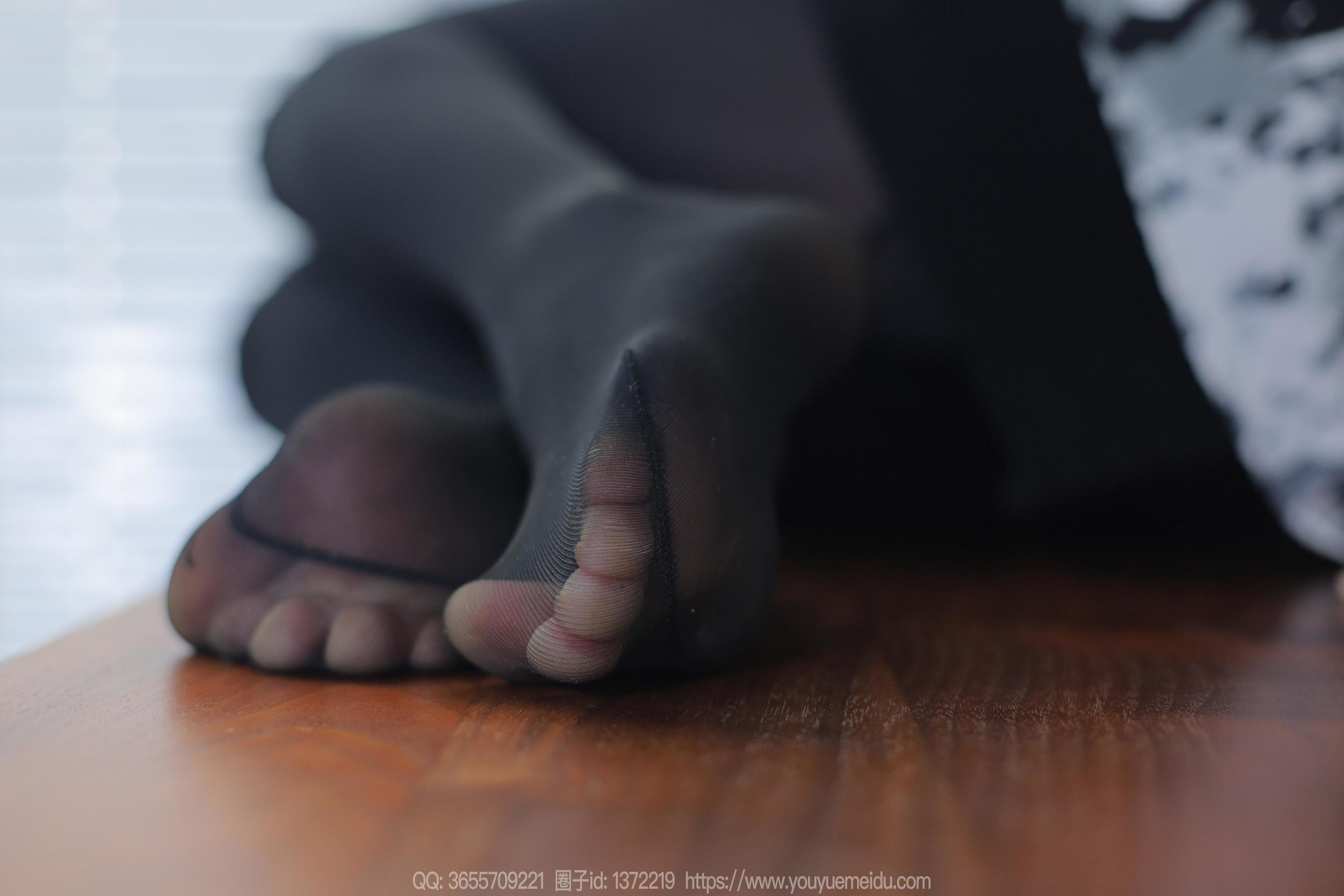 IESS异思趣向 - 模特： 小九 《黑色厚袜》