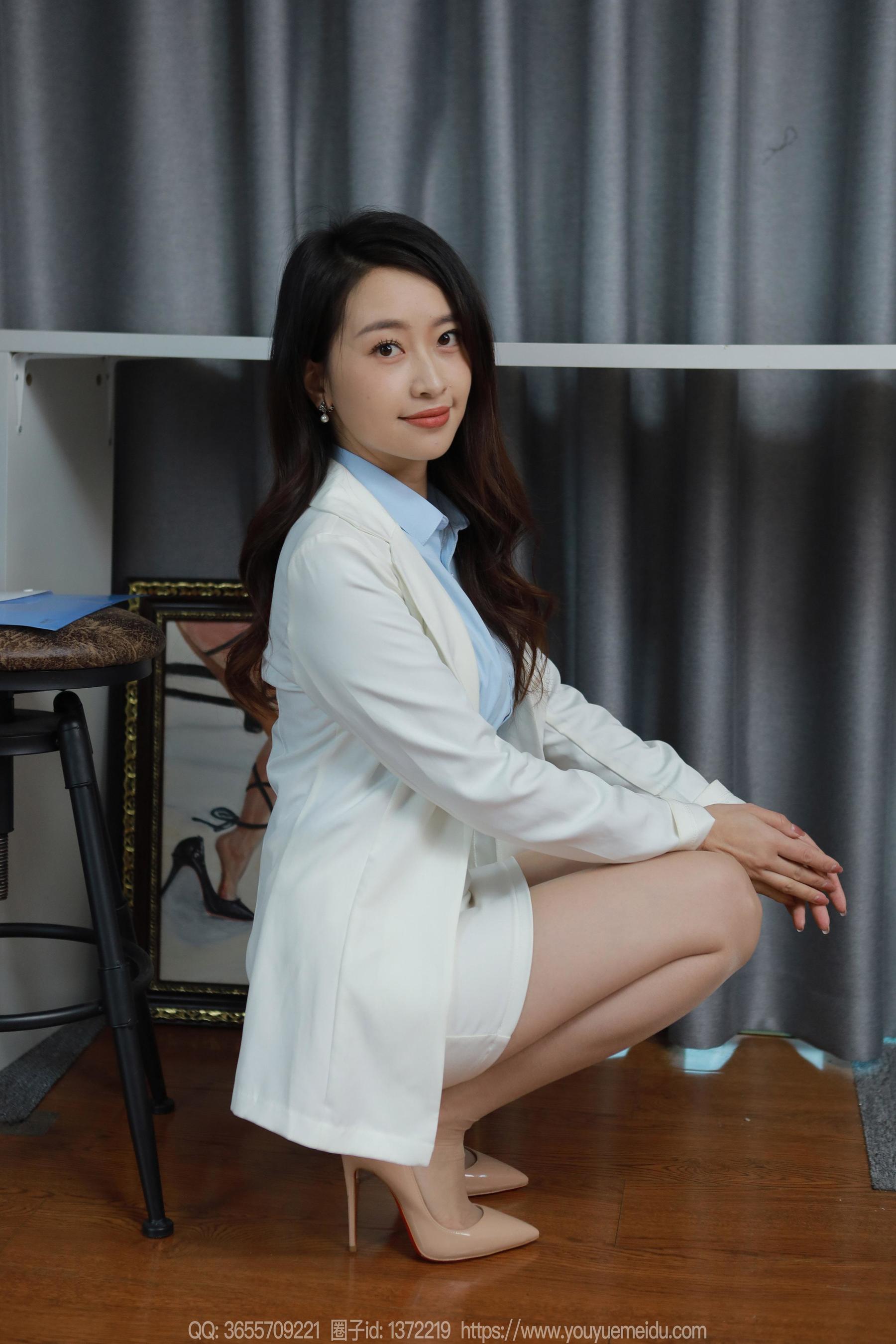 IESS异思趣向 - 模特： 小婕 《年前上班》
