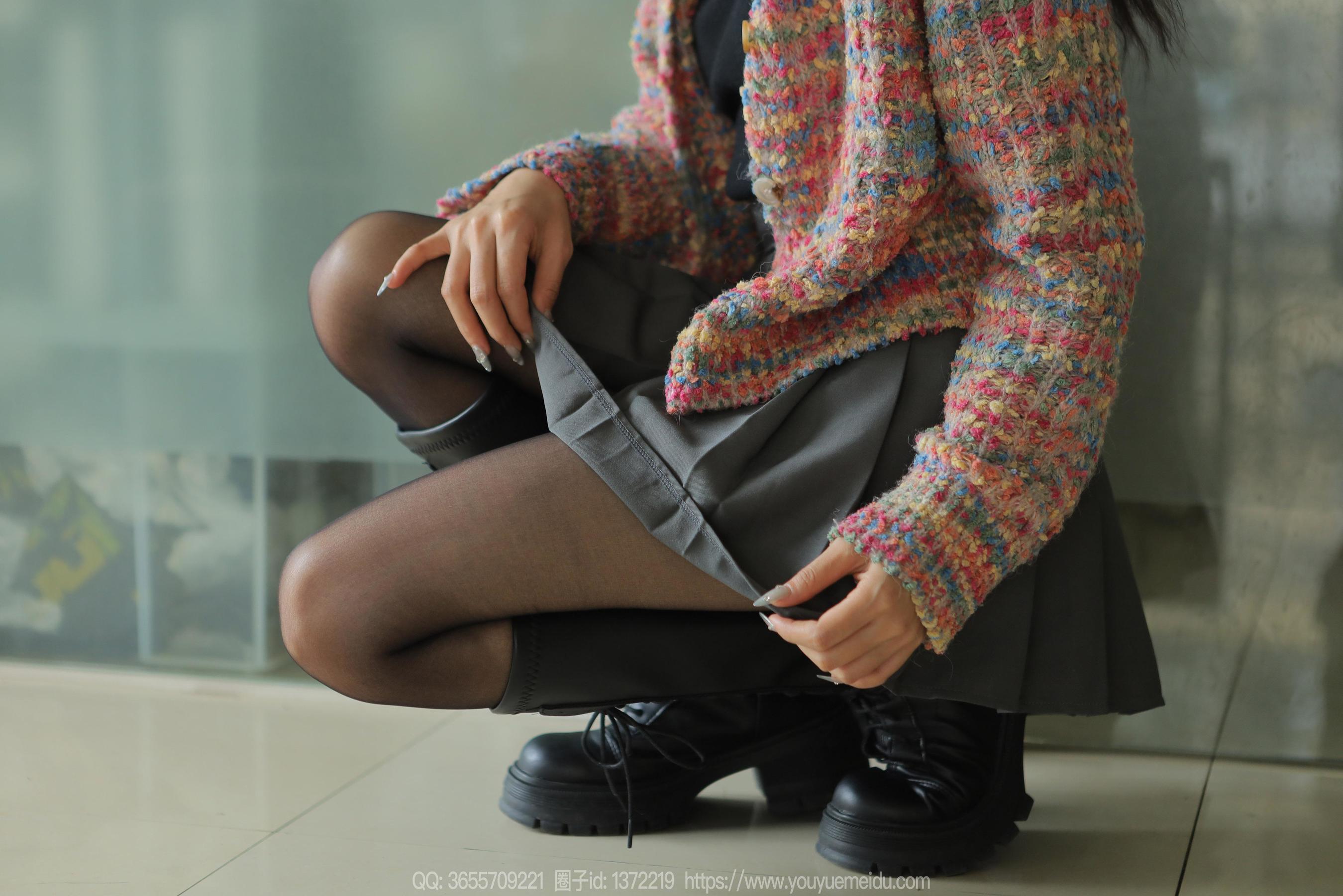 IESS异思趣向 - 模特： 小金 《花衣服靴子》