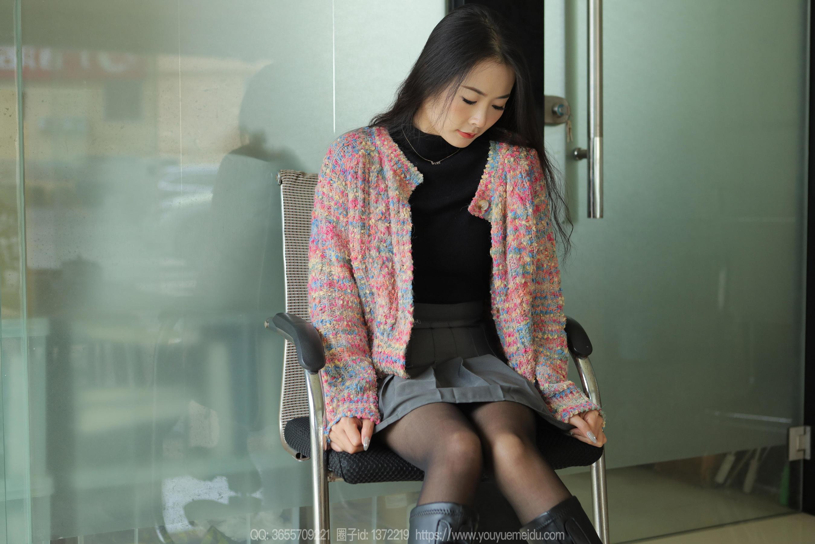 IESS异思趣向 - 模特： 小金 《花衣服靴子》