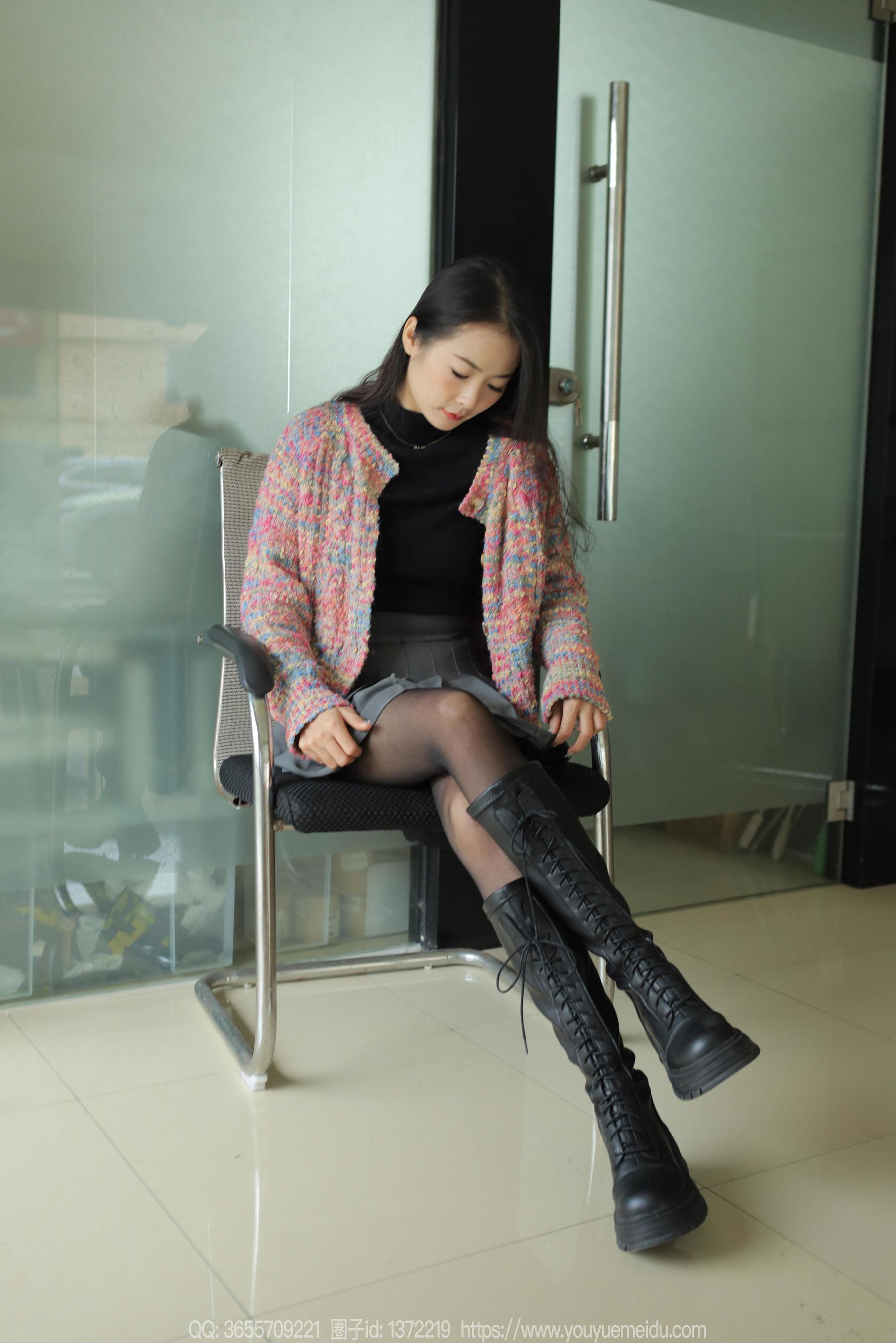 IESS异思趣向 - 模特： 小金 《花衣服靴子》