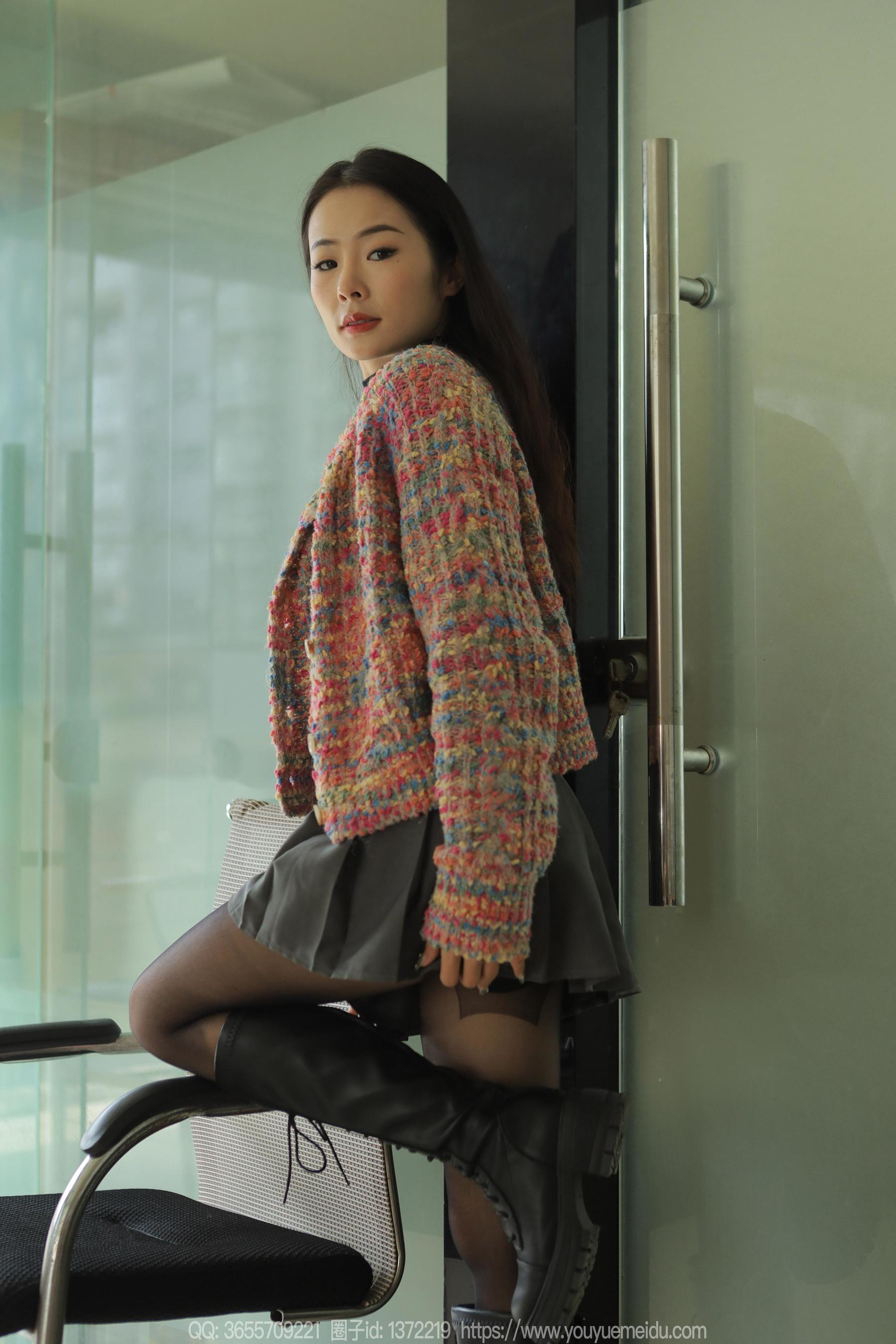 IESS异思趣向 - 模特： 小金 《花衣服靴子》