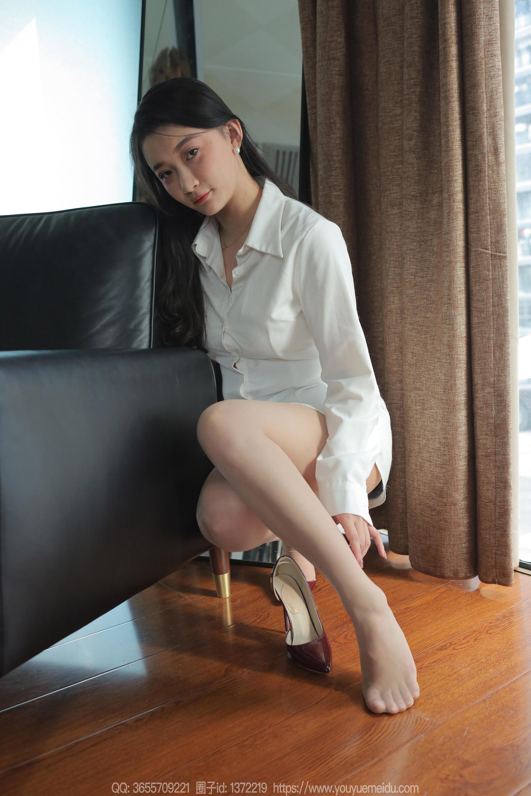 IESS异思趣向 - 模特： 秋秋 《白色露背短裙》