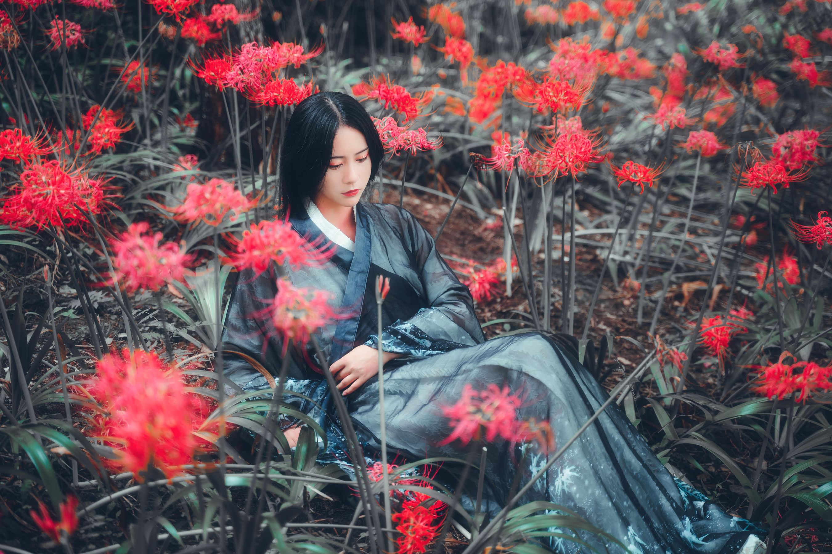 拿相机的执义 - 汉服古风写真彼岸花