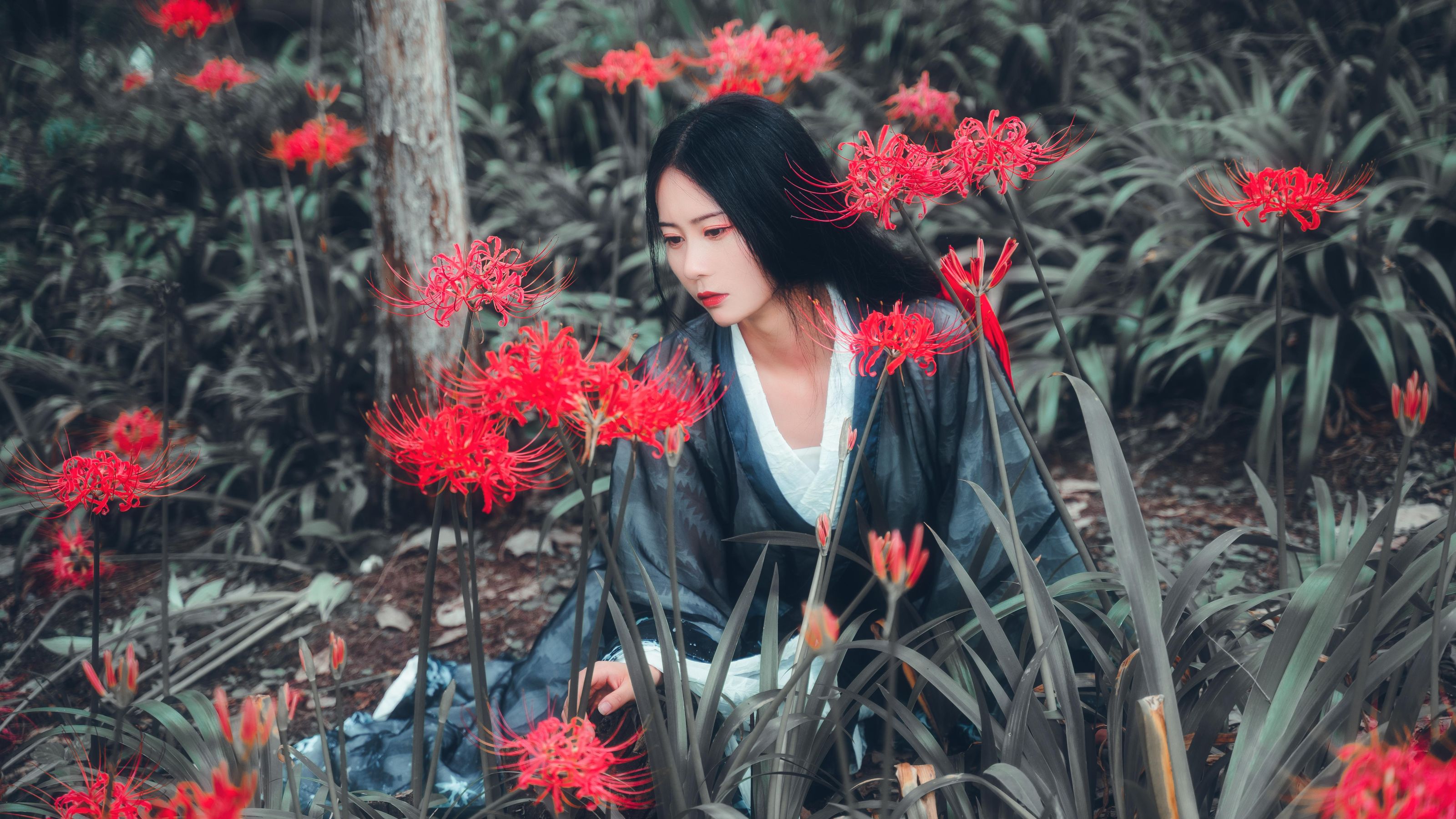 拿相机的执义 - 汉服古风写真彼岸花