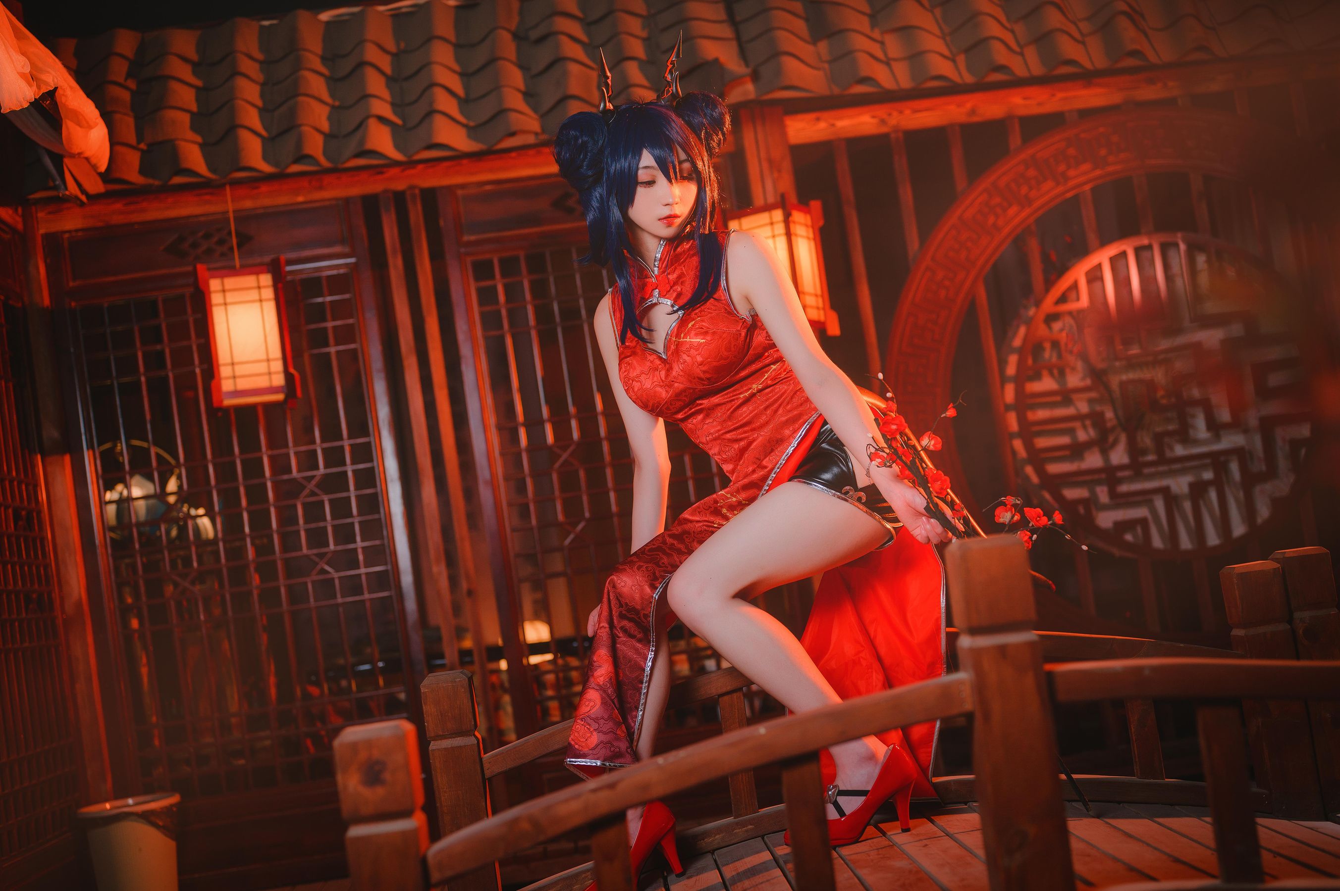 拿相机的执义 -【明日方舟】陈岁红霞