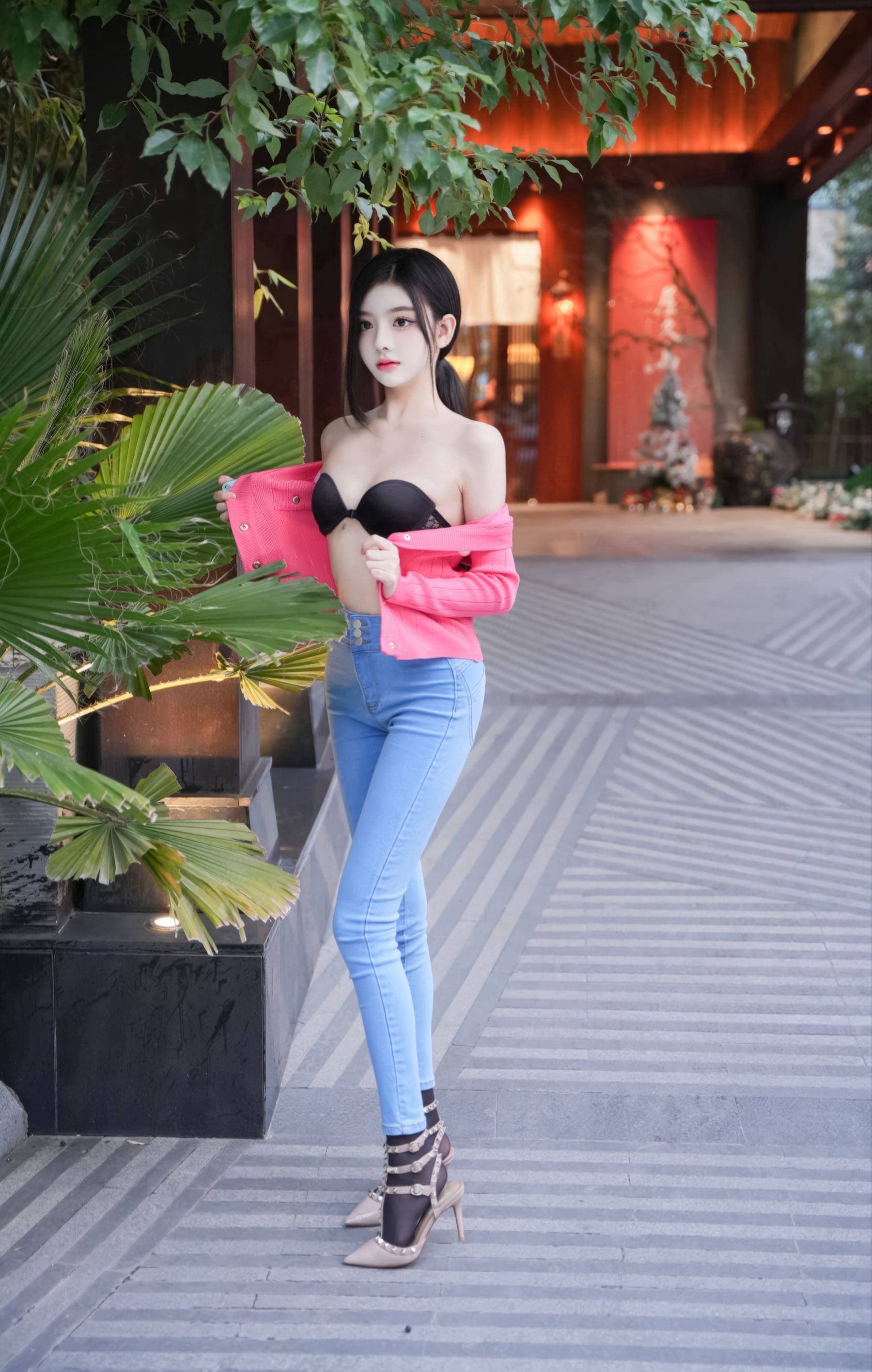 龙雪儿 - 灰色瑜伽服