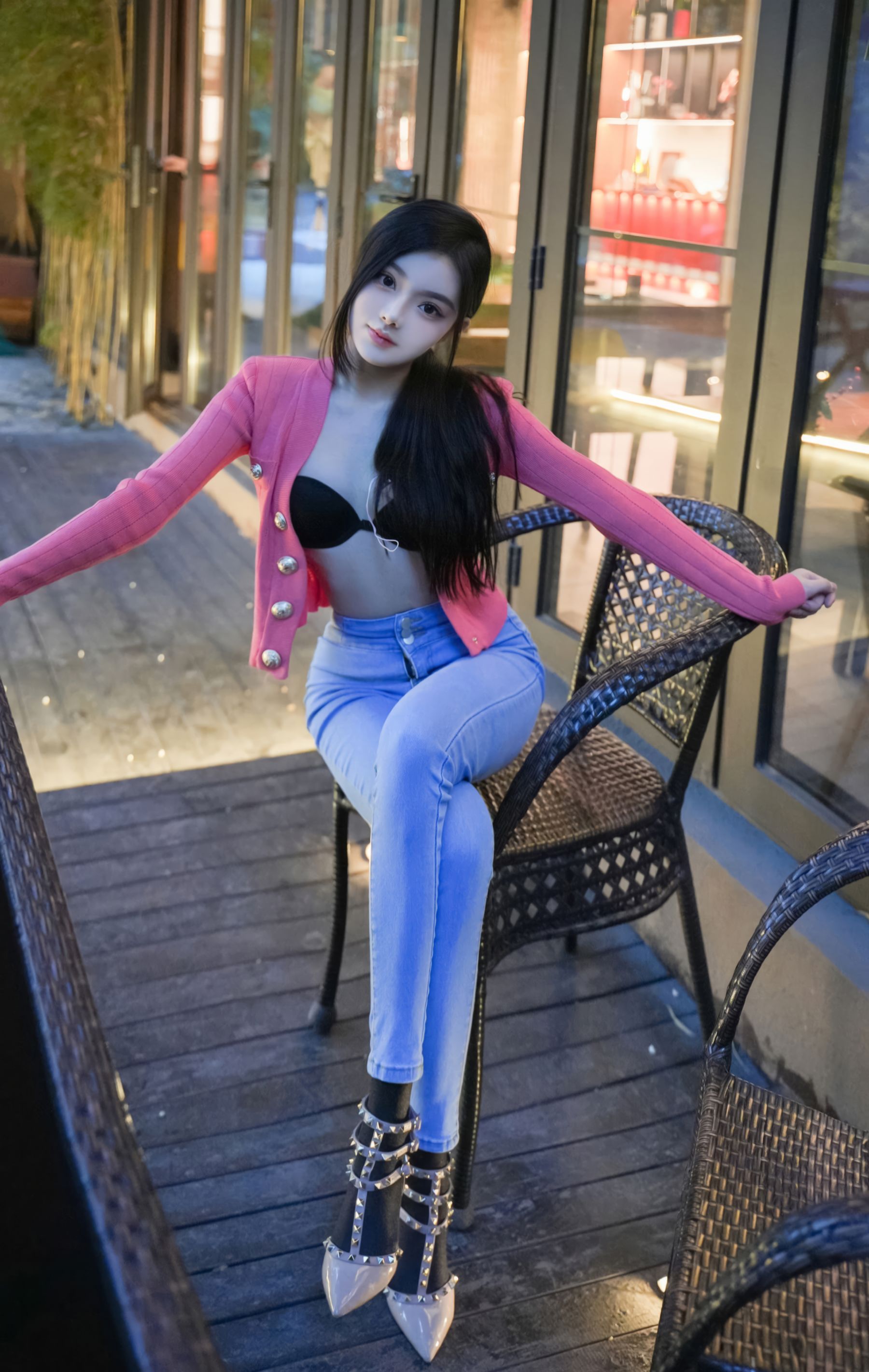 龙雪儿 - 灰色瑜伽服