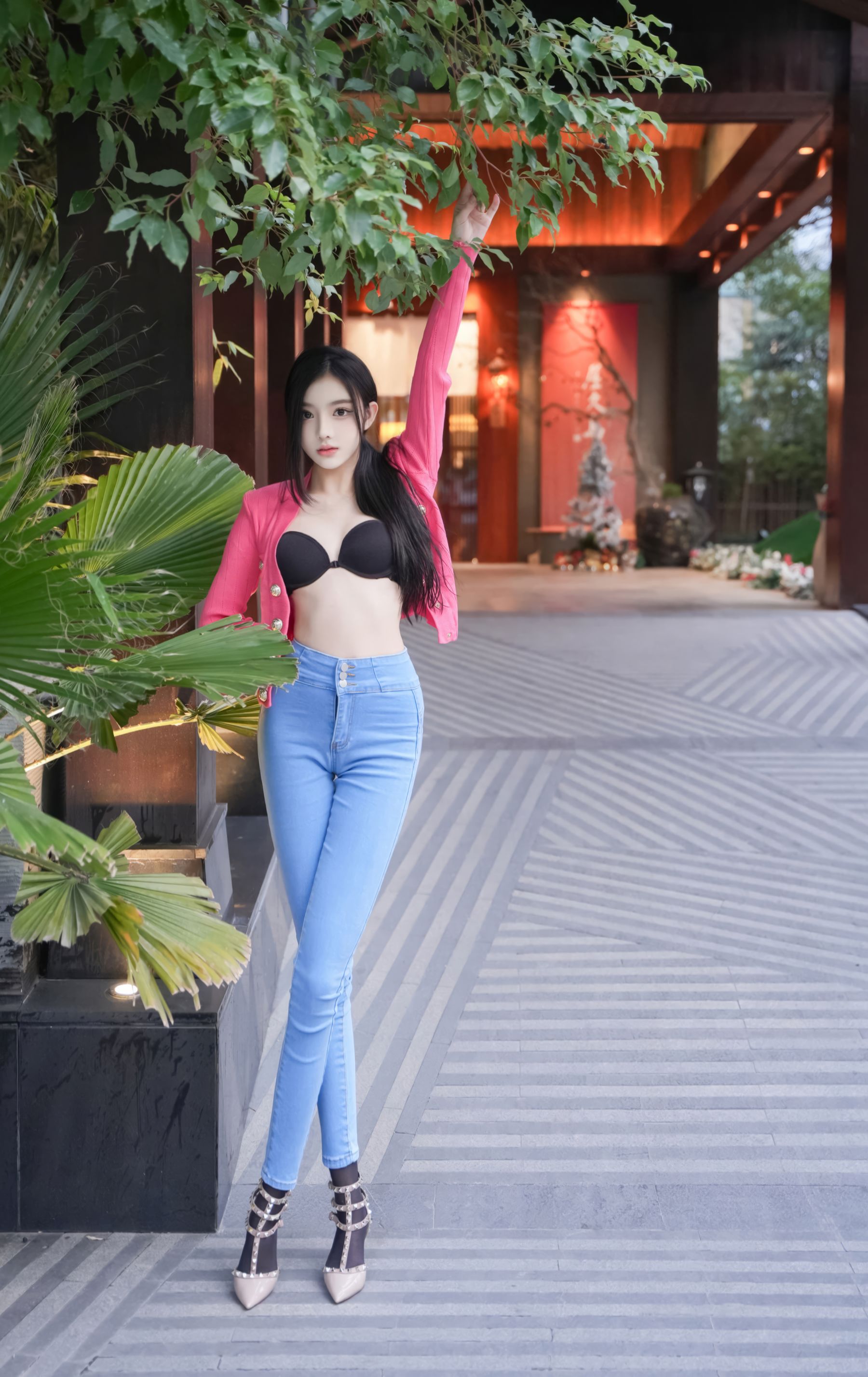 龙雪儿 - 灰色瑜伽服