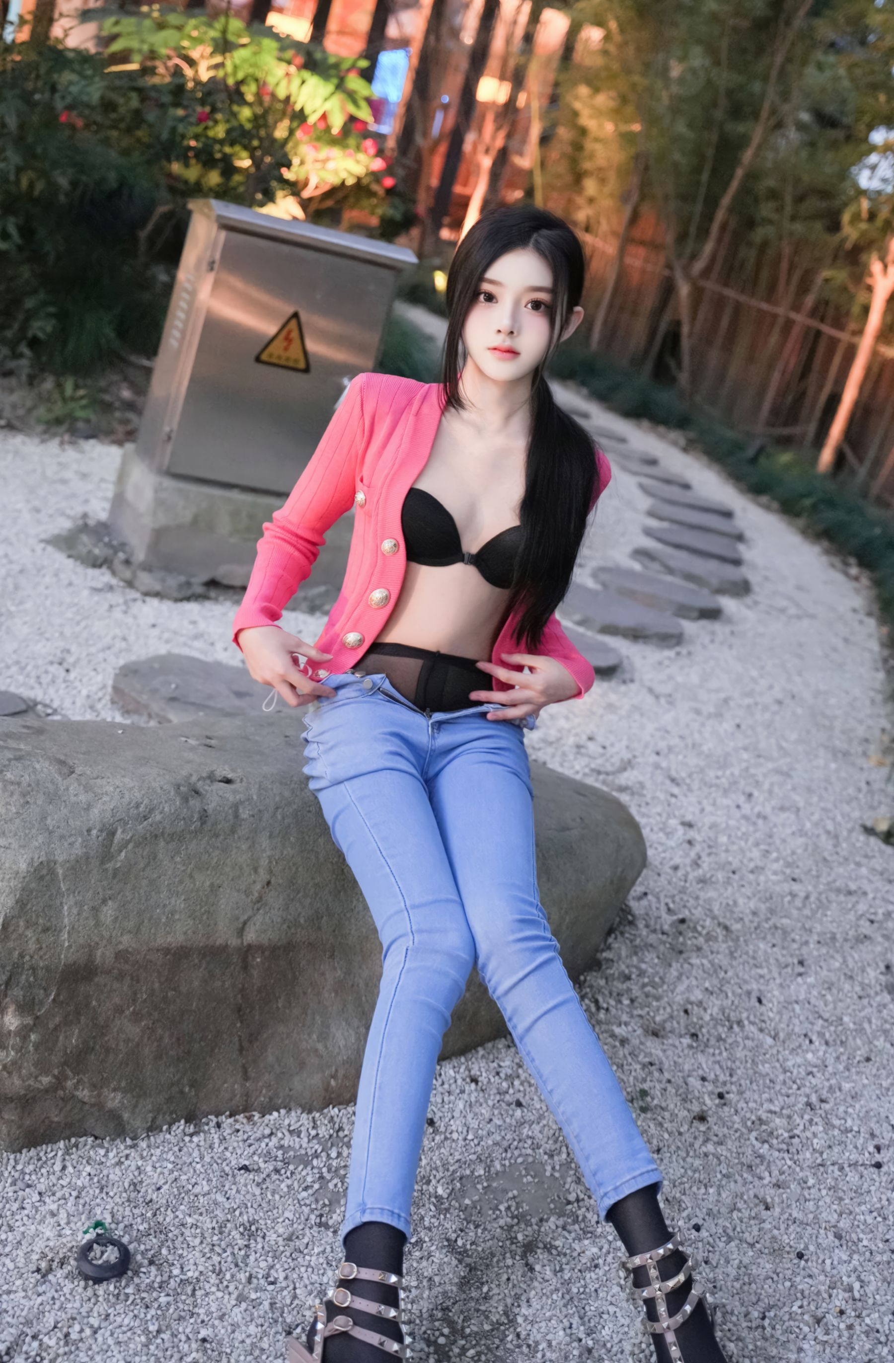 龙雪儿 - 灰色瑜伽服