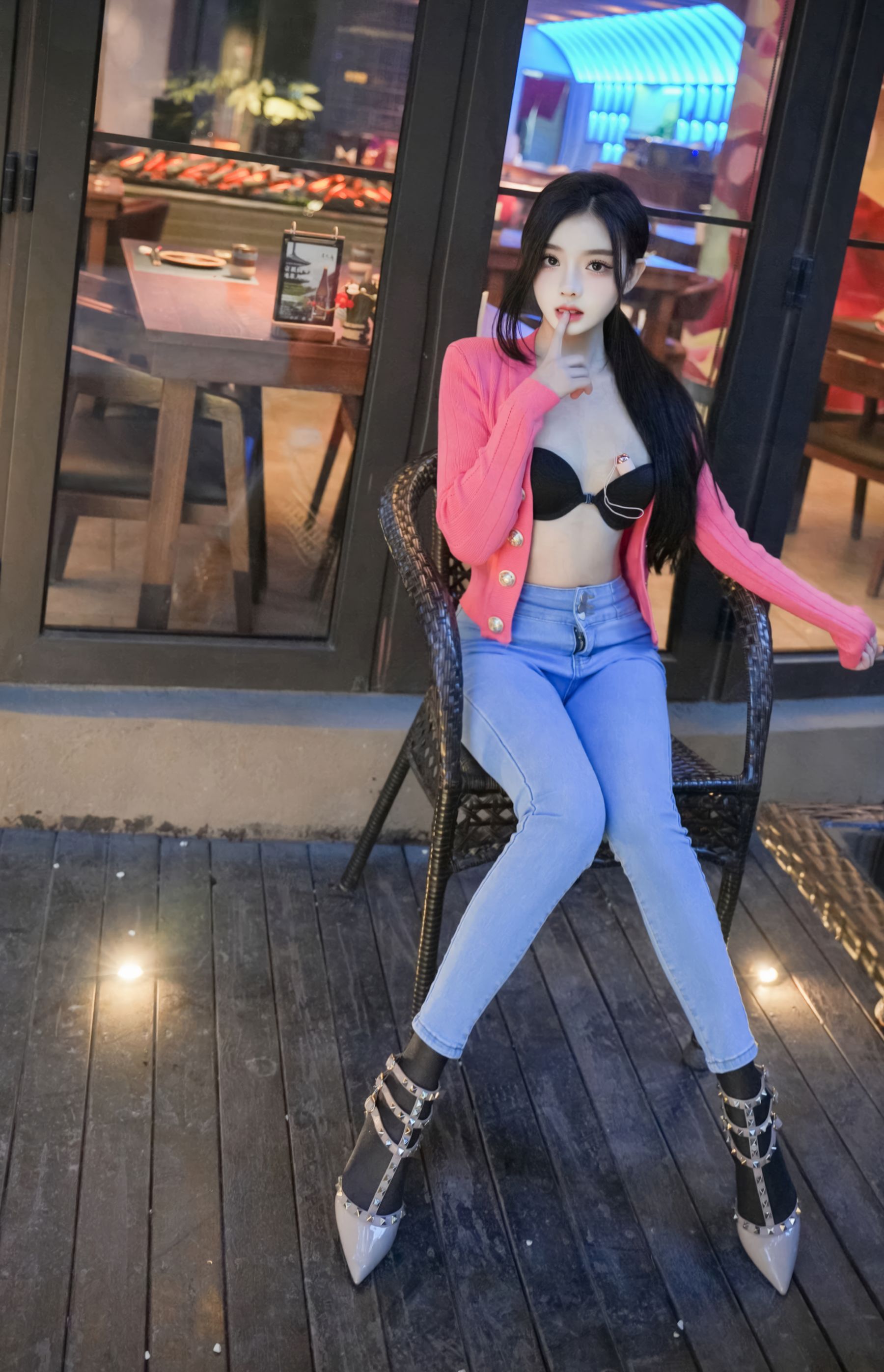 龙雪儿 - 灰色瑜伽服
